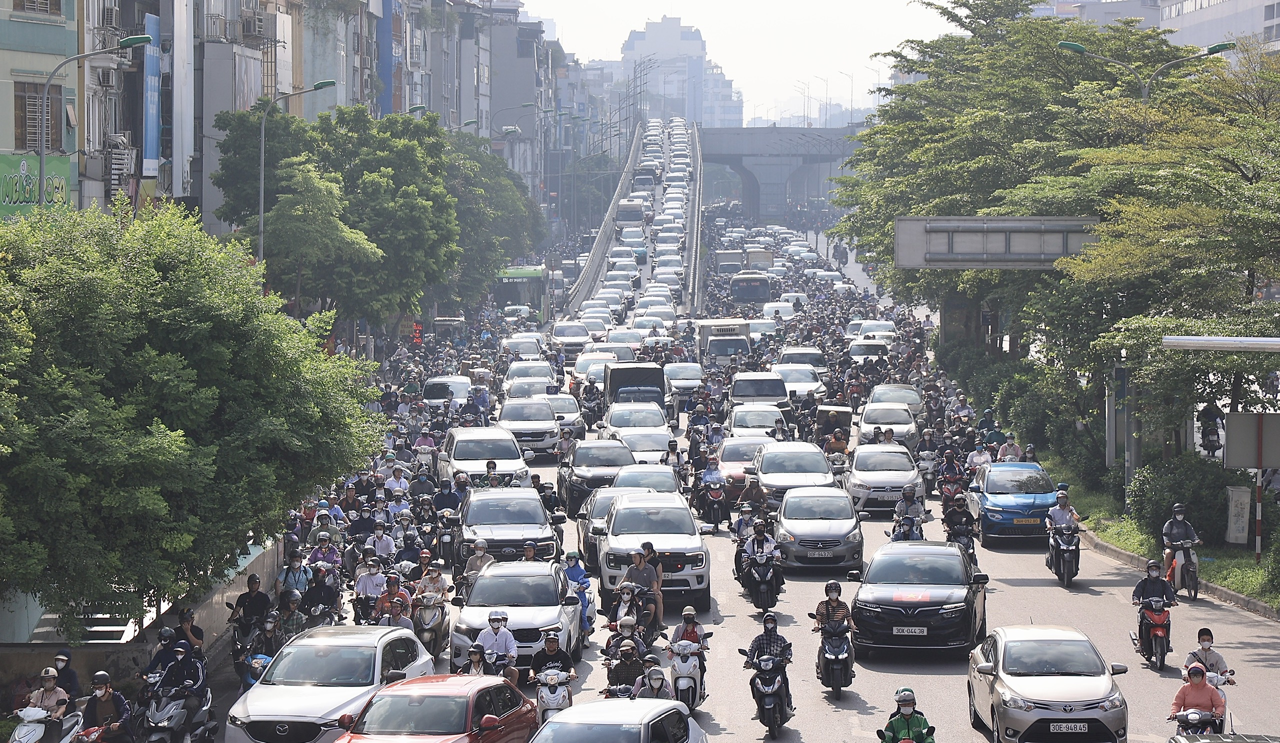 Hà Nội: Nhiều tuyến đường kẹt cứng, người dân chật vật đi làm sau kỳ nghỉ lễ 2/9- Ảnh 11. Hà Nội: Nhiều tuyến đường kẹt cứng, người dân chật vật đi làm sau kỳ nghỉ lễ 2/9- Ảnh 11.