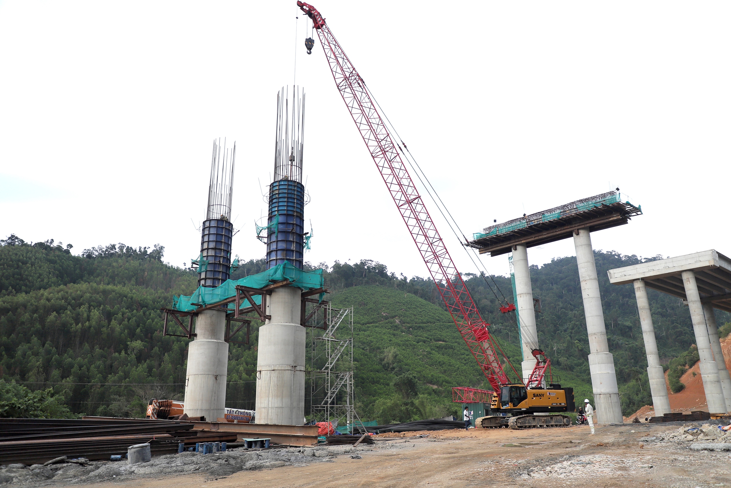 Những nhịp cầu đầu tiên nối mạch cao tốc Khánh Hòa - Buôn Ma Thuột- Ảnh 8. Những nhịp cầu đầu tiên nối mạch cao tốc Khánh Hòa - Buôn Ma Thuột- Ảnh 8.