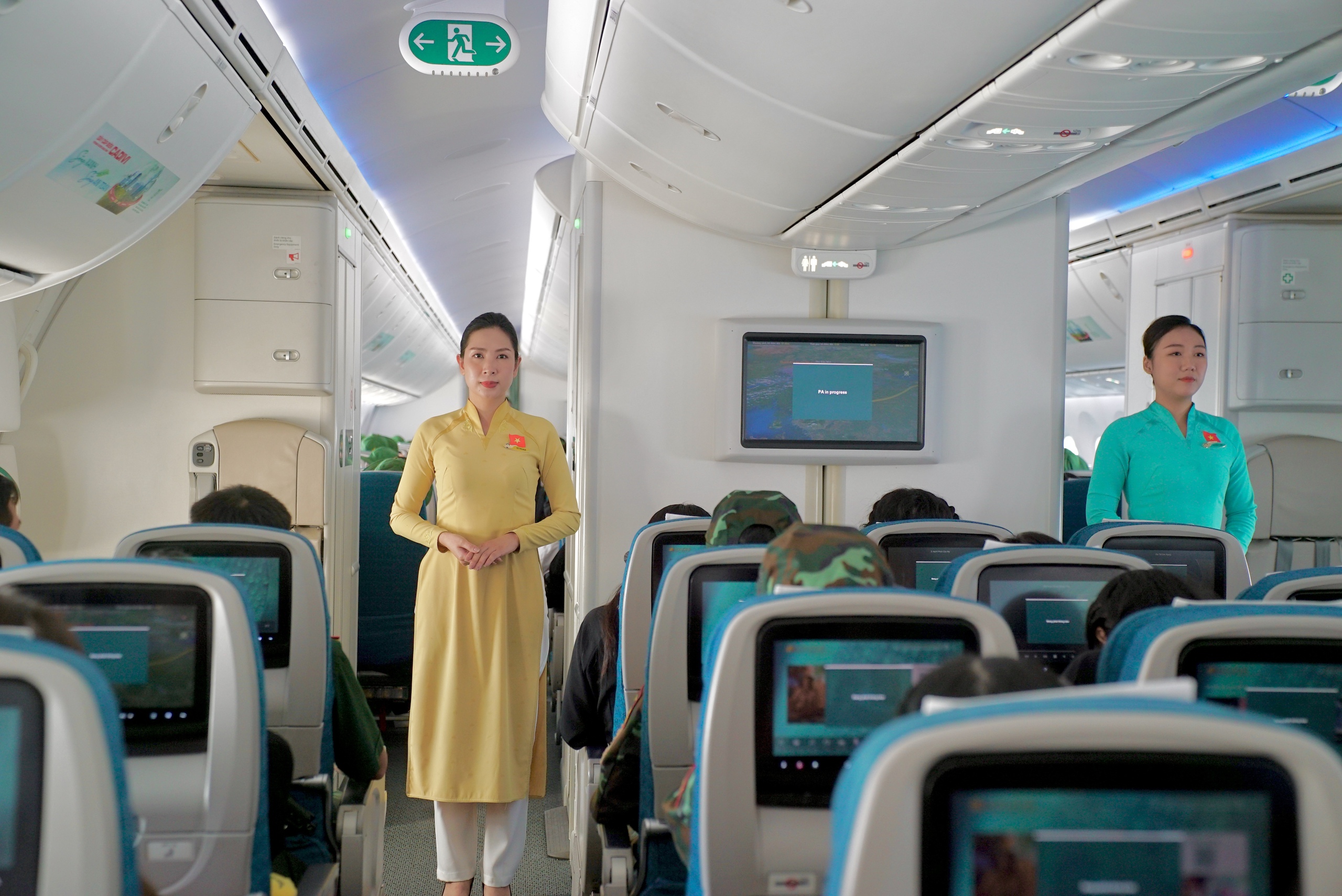 Chuyến bay đặc biệt đưa hơn 360 chiến sĩ hoàn thành nhiệm vụ A80 về TP.HCM- Ảnh 8. Chuyến bay đặc biệt đưa hơn 360 chiến sĩ hoàn thành nhiệm vụ A80 về TP.HCM- Ảnh 8.
