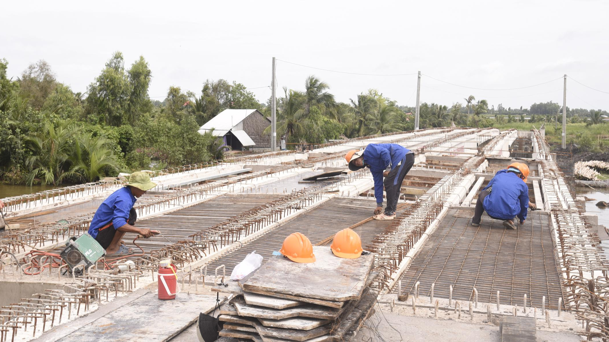Cà Mau: Sớm gỡ vướng mặt bằng, đưa ĐT979 về đích đúng tiến độ- Ảnh 1. Cà Mau: Sớm gỡ vướng mặt bằng, đưa ĐT979 về đích đúng tiến độ- Ảnh 1.