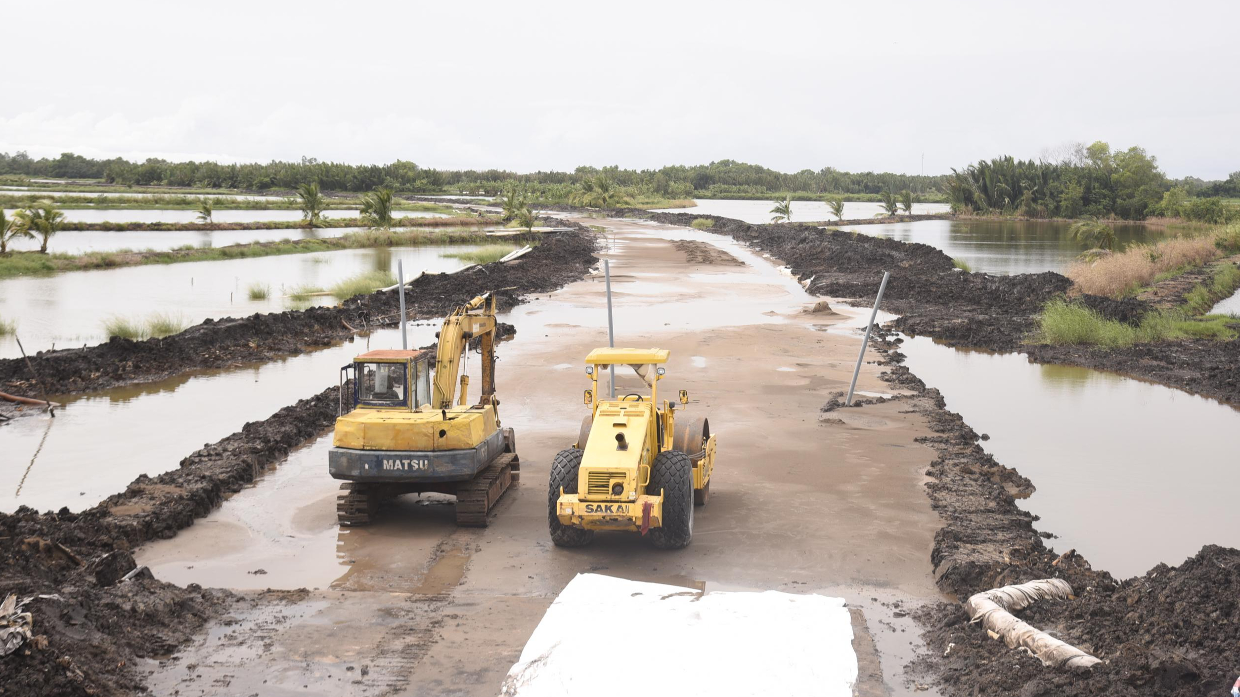Cà Mau: Sớm gỡ vướng mặt bằng, đưa ĐT979 về đích đúng tiến độ- Ảnh 2. Cà Mau: Sớm gỡ vướng mặt bằng, đưa ĐT979 về đích đúng tiến độ- Ảnh 2.