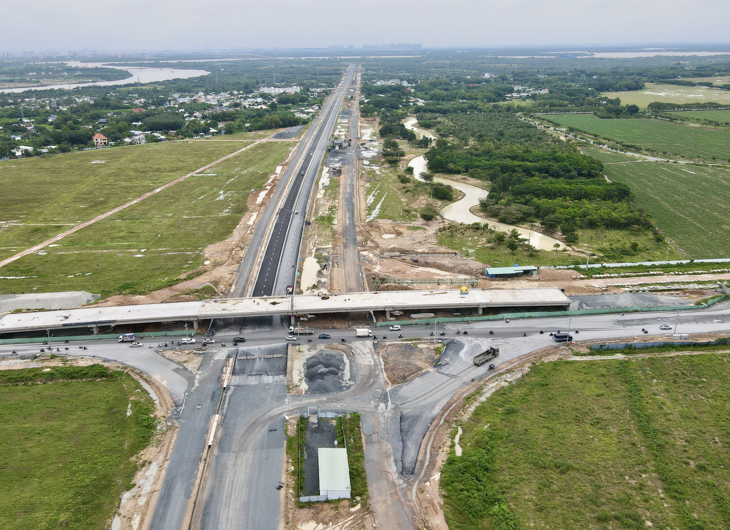 Nắn guồng thi công, chuyển khối lượng giữa các nhà thầu để cứu tiến độ cao tốc và vành đai- Ảnh 2. Nắn guồng thi công, chuyển khối lượng giữa các nhà thầu để cứu tiến độ cao tốc và vành đai- Ảnh 2.