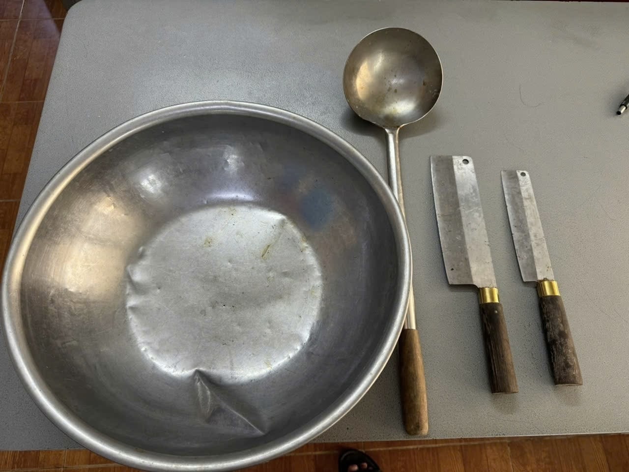 Công an Đồng Nai khống chế nhóm thanh niên say xỉn, gây rối trong đêm- Ảnh 3. Công an Đồng Nai khống chế nhóm thanh niên say xỉn, gây rối trong đêm- Ảnh 3.