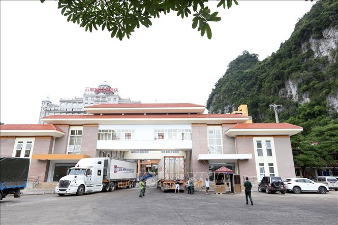 Lạng Sơn mở lại tuyến du lịch bằng giấy thông hành qua cửa khẩu Tân Thanh- Ảnh 1. Lạng Sơn mở lại tuyến du lịch bằng giấy thông hành qua cửa khẩu Tân Thanh- Ảnh 1.