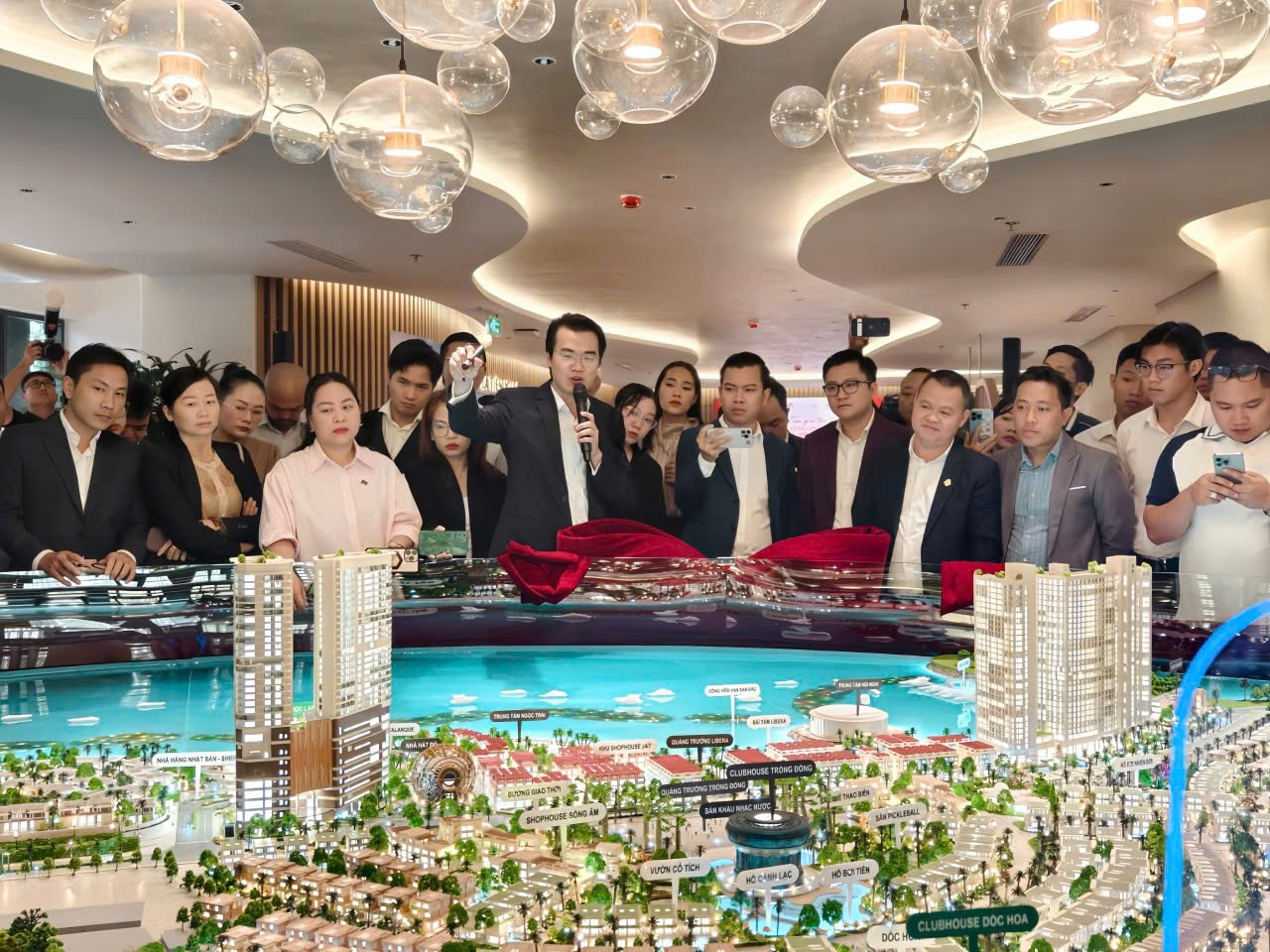 Vì sao người học vẫn nhầm lẫn chứng nhận và chứng chỉ hành nghề môi giới BĐS?- Ảnh 3. Vì sao người học vẫn nhầm lẫn chứng nhận và chứng chỉ hành nghề môi giới BĐS?- Ảnh 3.
