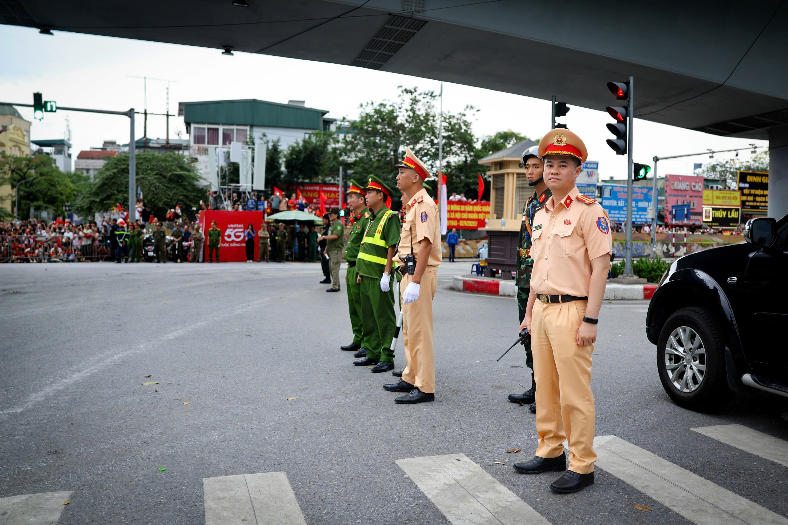 Hà Nội không xảy ra ùn tắc, tai nạn giao thông nghiêm trọng dịp diễu binh A80- Ảnh 1. Hà Nội không xảy ra ùn tắc, tai nạn giao thông nghiêm trọng dịp diễu binh A80- Ảnh 1.
