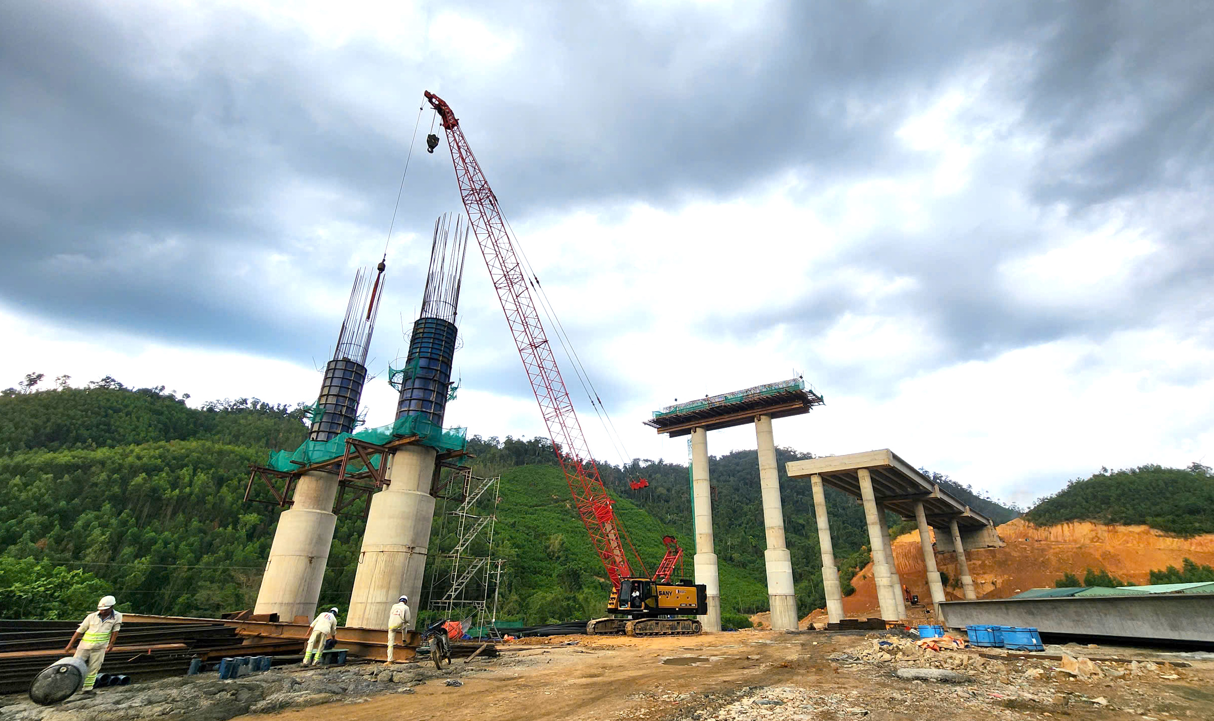 Những nhịp cầu đầu tiên nối mạch cao tốc Khánh Hòa - Buôn Ma Thuột- Ảnh 14. Những nhịp cầu đầu tiên nối mạch cao tốc Khánh Hòa - Buôn Ma Thuột- Ảnh 14.