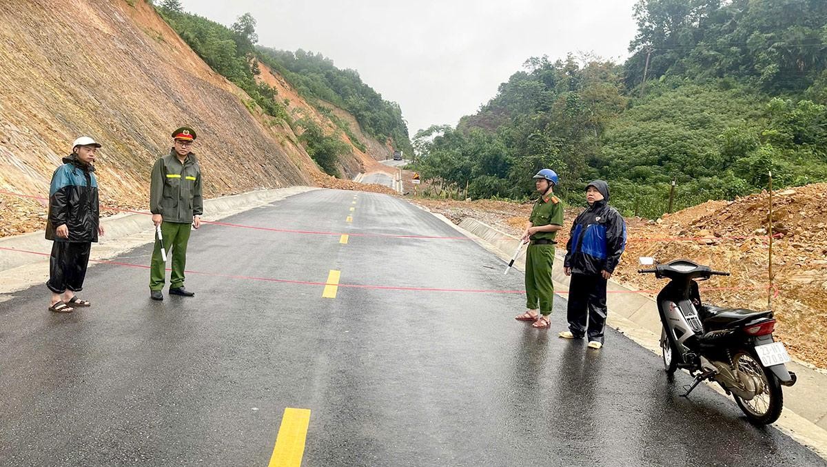 Tuyên Quang triển khai các biện pháp ứng phó với các hồ thủy điện xả lũ- Ảnh 5. Tuyên Quang triển khai các biện pháp ứng phó với các hồ thủy điện xả lũ- Ảnh 5.