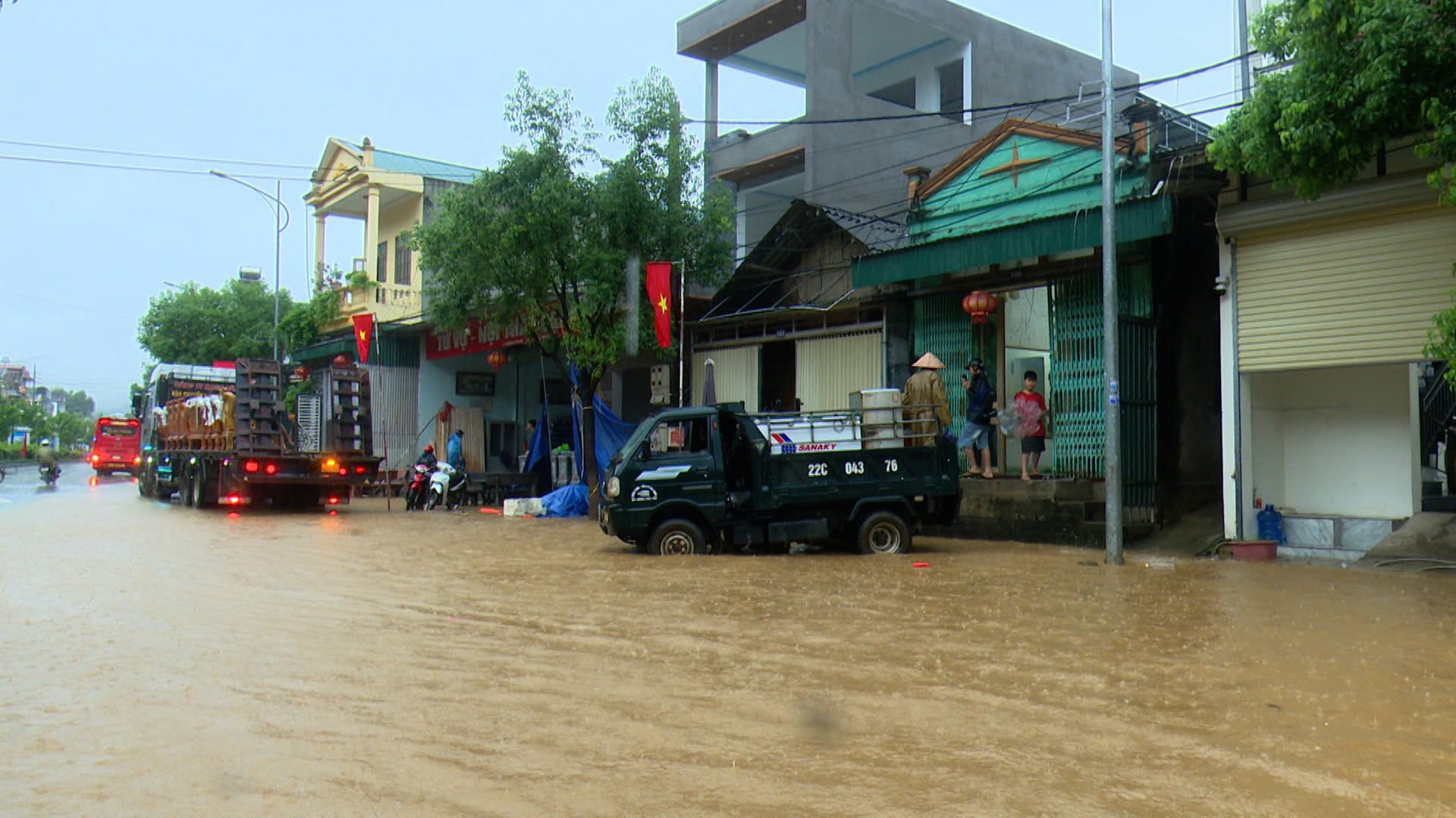 Tuyên Quang triển khai các biện pháp ứng phó với các hồ thủy điện xả lũ- Ảnh 7. Tuyên Quang triển khai các biện pháp ứng phó với các hồ thủy điện xả lũ- Ảnh 7.