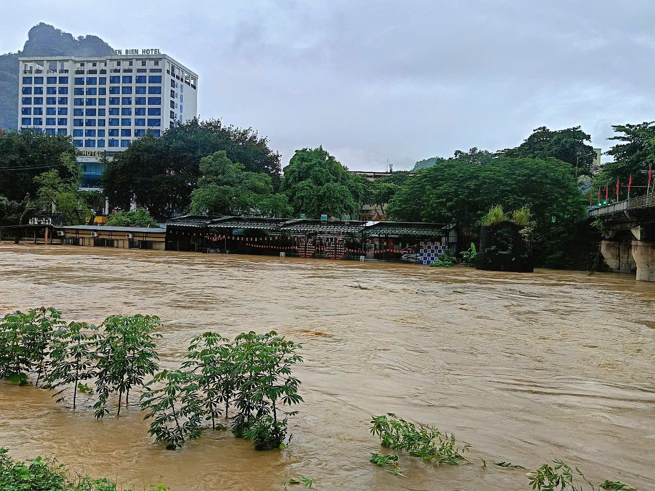 Tuyên Quang triển khai các biện pháp ứng phó với các hồ thủy điện xả lũ- Ảnh 2. Tuyên Quang triển khai các biện pháp ứng phó với các hồ thủy điện xả lũ- Ảnh 2.