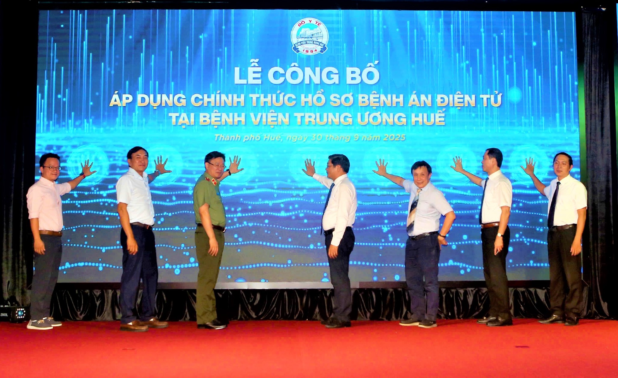 Vận hành hệ thống bệnh án điện tử ở bệnh viện lớn nhất Huế- Ảnh 1.