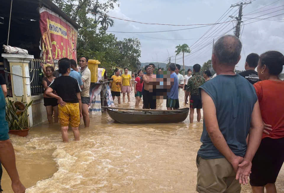 Thanh Hóa: Chèo thuyền vượt nước lũ, bà tử vong, cháu mất tích- Ảnh 2.