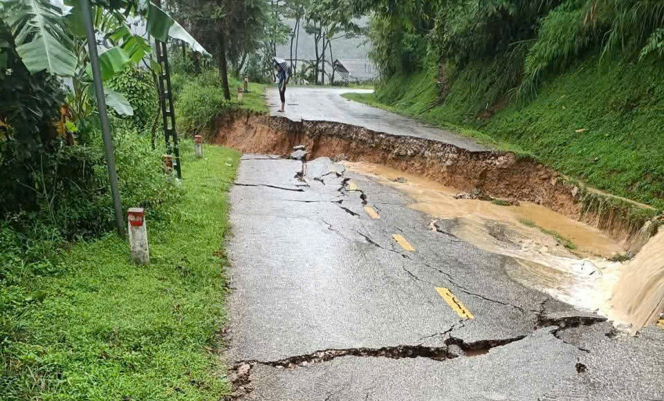 Cao Bằng: Nhiều tuyến đường bị chia cắt, nỗ lực tìm kiếm 3 công nhân mất tích- Ảnh 1.