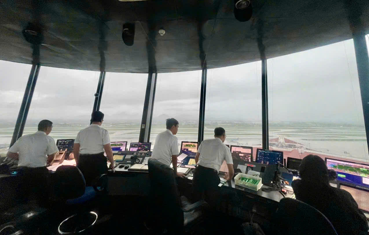 Gần 100 chuyến bay bị ảnh hưởng do mưa dông kéo dài tại Nội Bài- Ảnh 1.