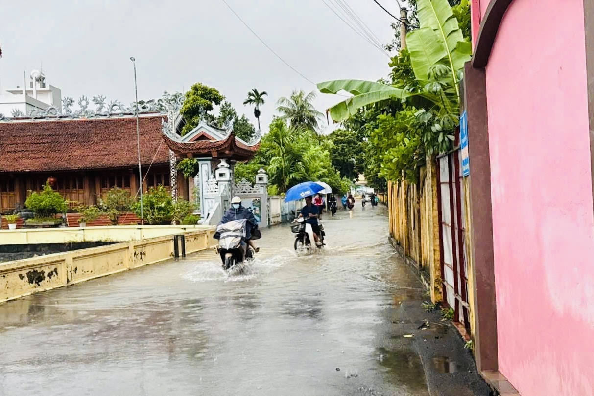 Các xã vùng ven Hà Nội căng mình ứng phó hậu quả mưa bão- Ảnh 9.