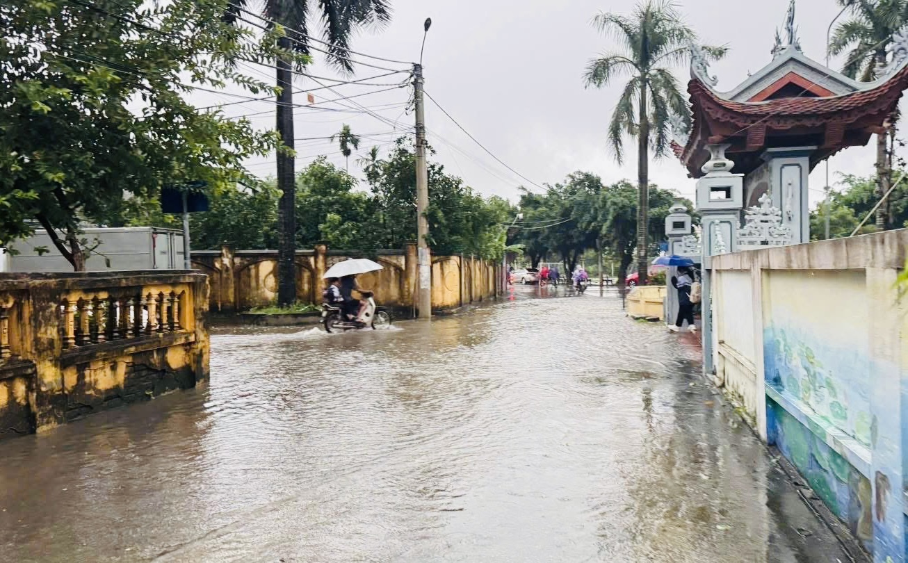 Các xã vùng ven Hà Nội căng mình ứng phó hậu quả mưa bão- Ảnh 7.