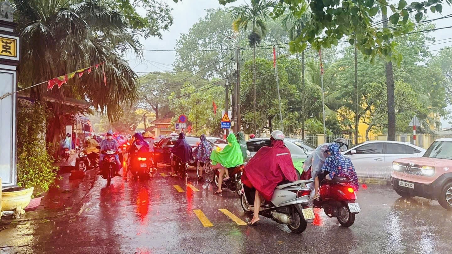 Các xã vùng ven Hà Nội căng mình ứng phó hậu quả mưa bão- Ảnh 8.