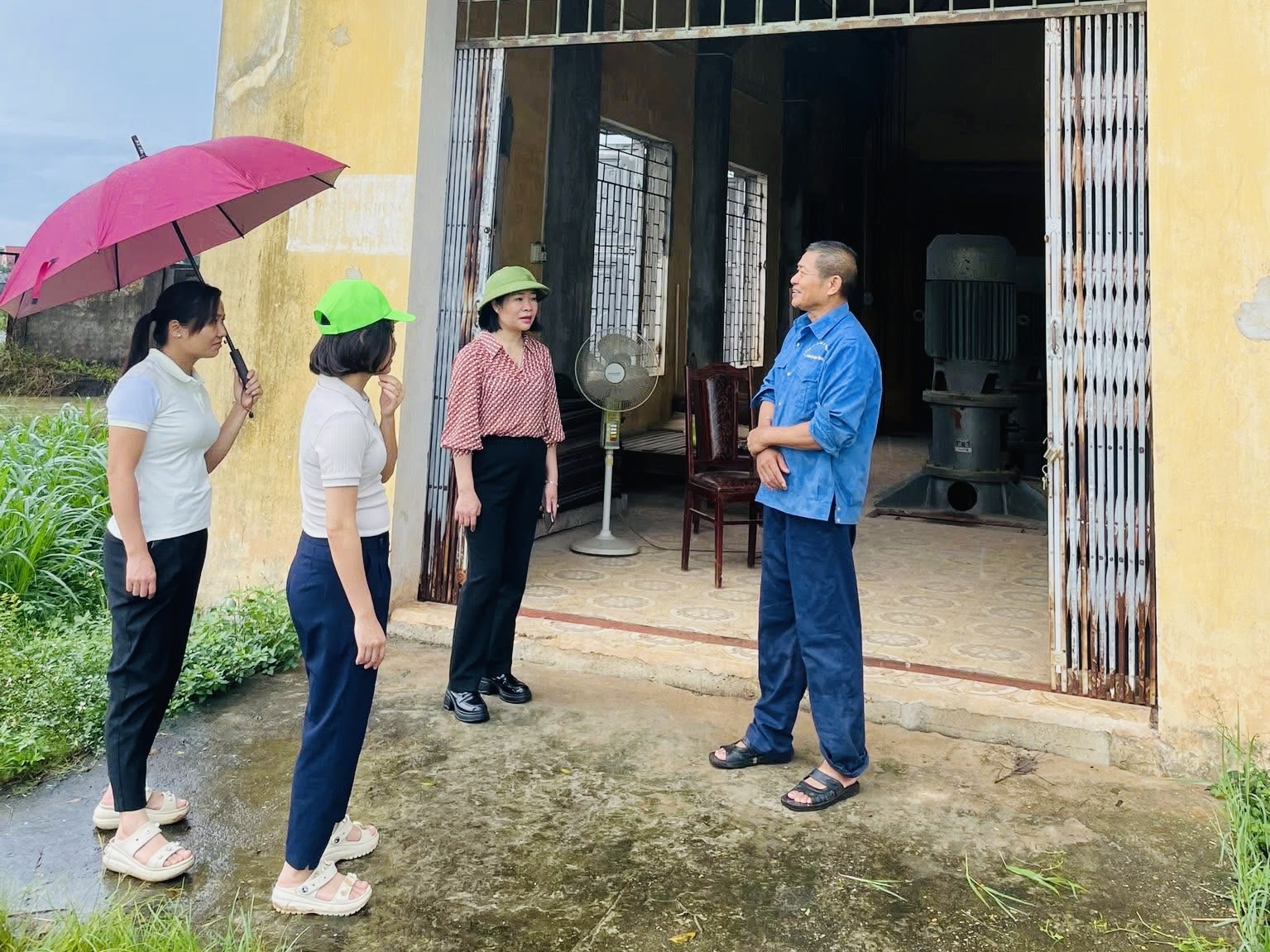 Các xã vùng ven Hà Nội căng mình ứng phó hậu quả mưa bão- Ảnh 18.