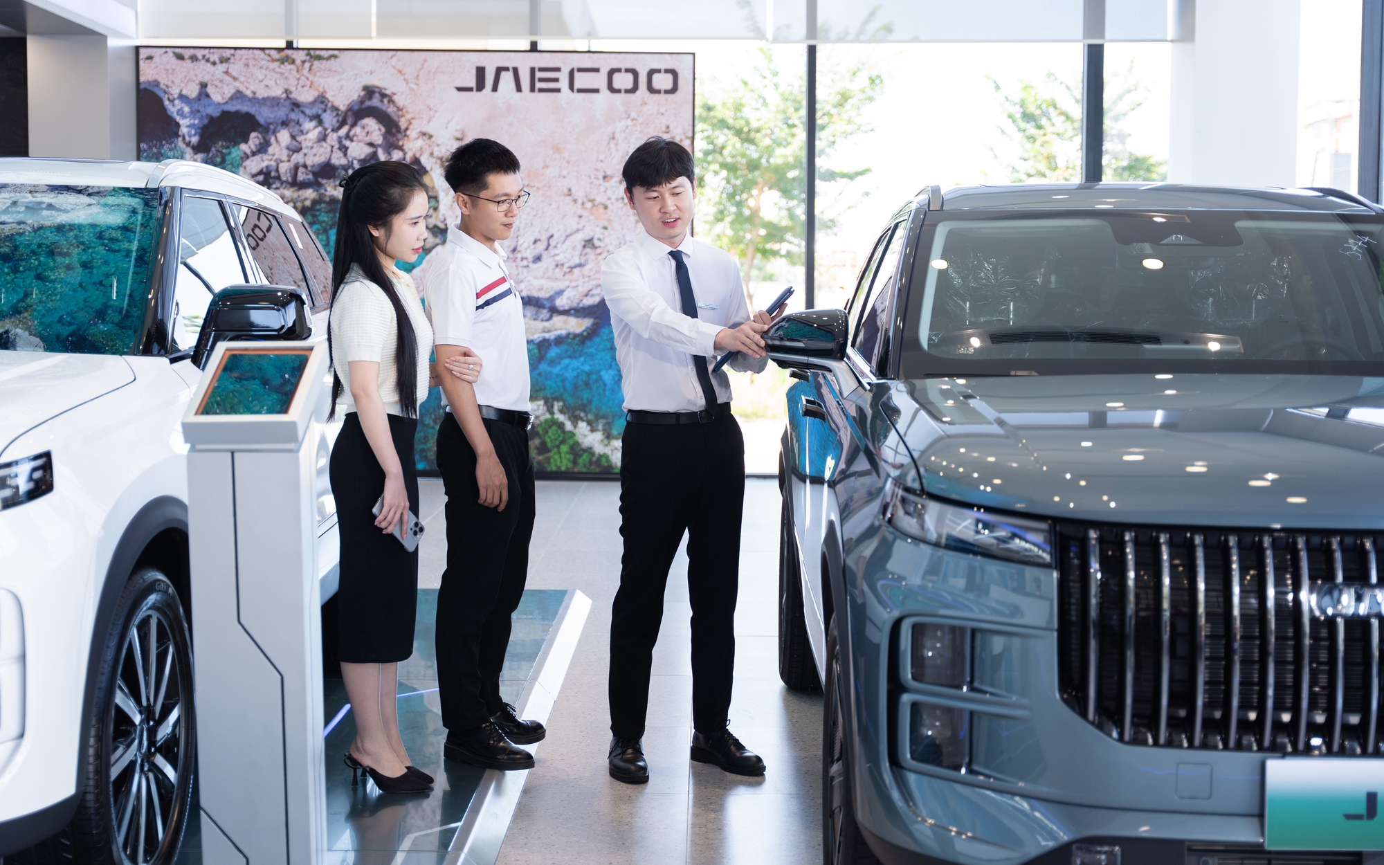 Chi phí nuôi ô tô ngày càng đắt đỏ- Ảnh 2. Thu nhập bao nhiêu mới nên sở hữu ô tô?