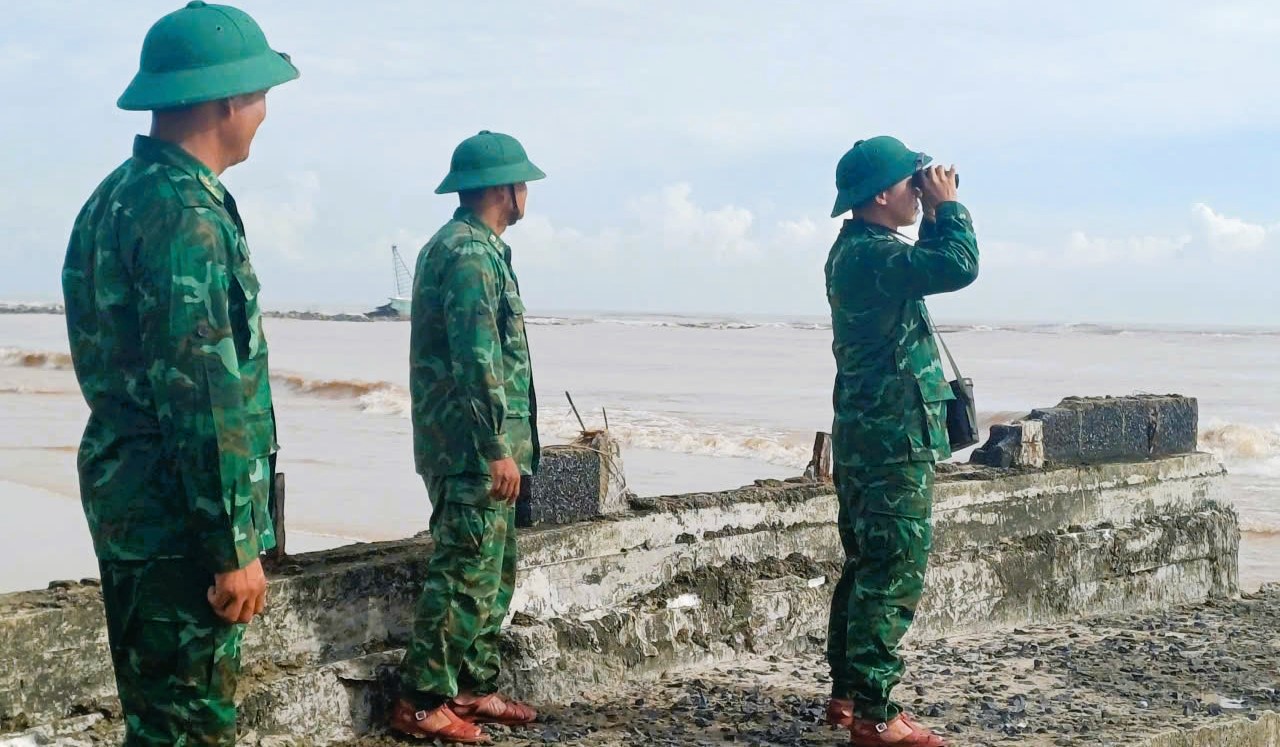 Phát hiện 2 thi thể nghi là thuyền viên mất tích ở Quảng Trị, mở rộng phạm vi tìm kiếm- Ảnh 3.