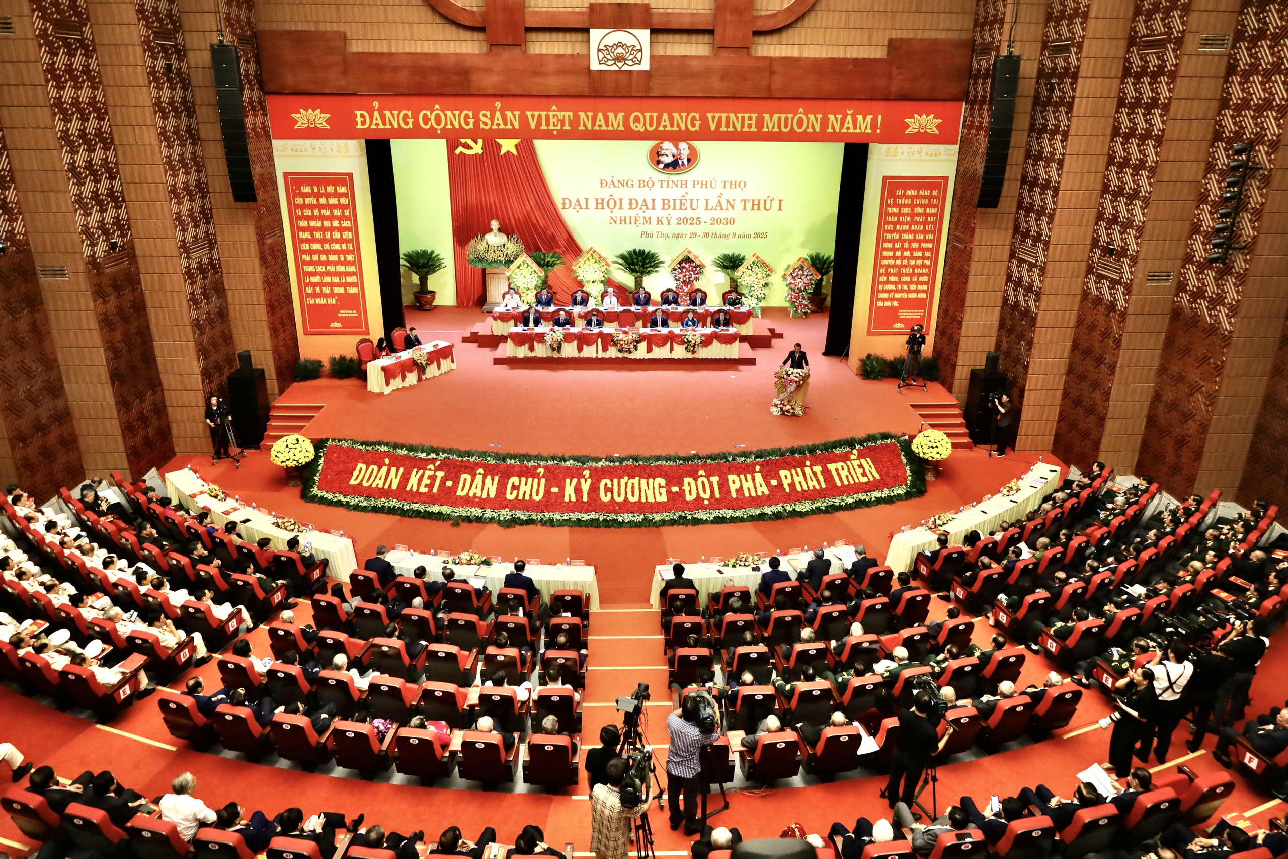 Chủ tịch nước Lương Cường: Phú Thọ phải đổi mới tư duy, nhận thức để tạo đột phá- Ảnh 5.
