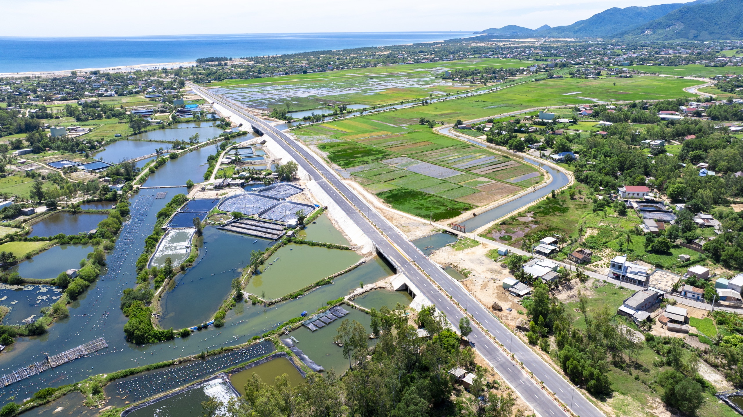 Cận cảnh hai công trình giao thông hoàn thành trước thềm Đại hội Đảng bộ tỉnh Gia Lai- Ảnh 6.