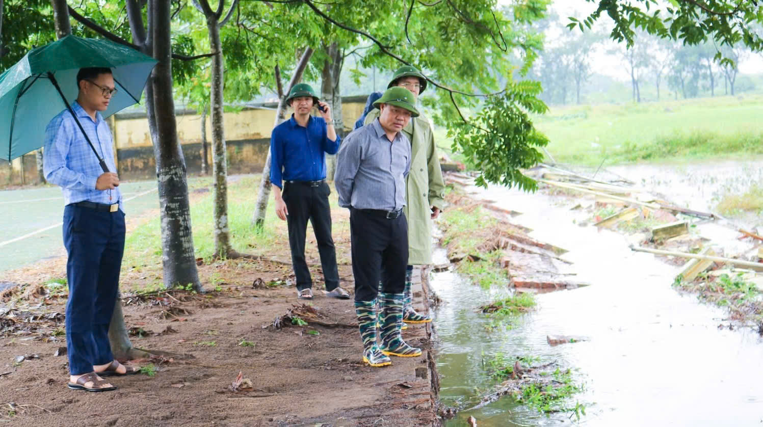 Các xã vùng ven Hà Nội căng mình ứng phó hậu quả mưa bão- Ảnh 12.