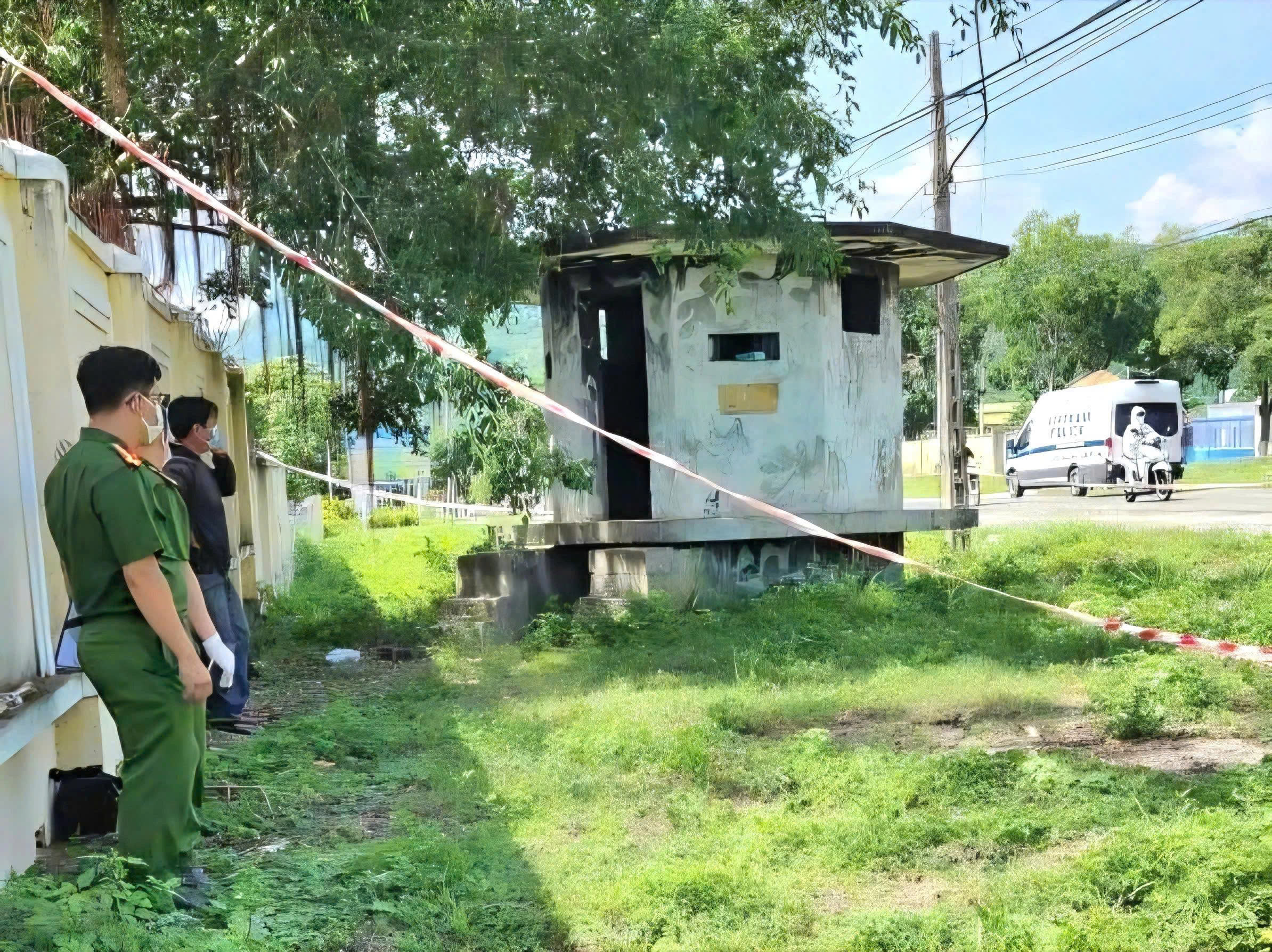 Kéo dây điện, phát hiện thi thể trong lô cốt bỏ hoang- Ảnh 1.