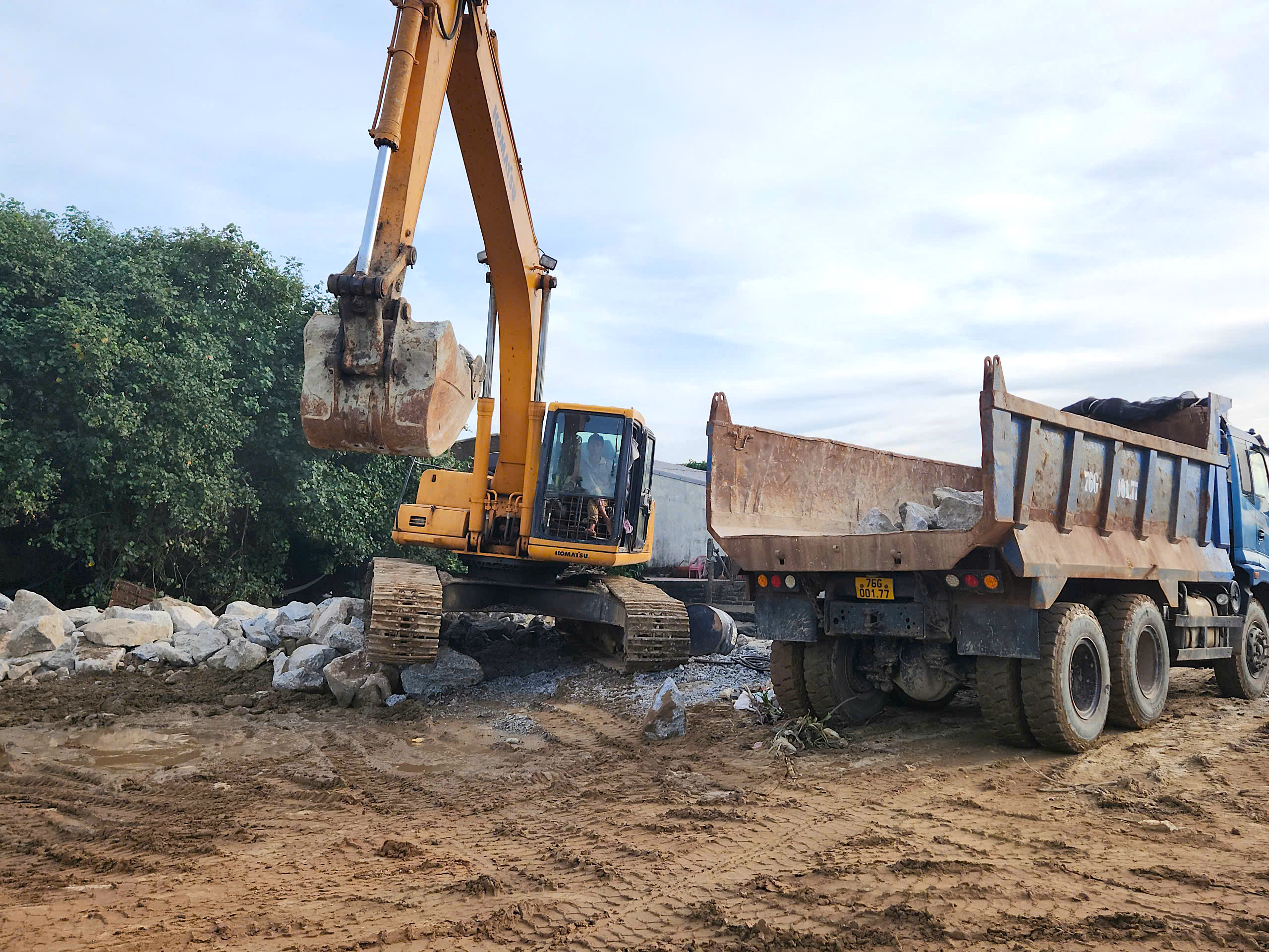 Các dự án kè chống sạt lở vùng biển ở Quảng Ngãi đua tiến độ- Ảnh 11. Các dự án kè chống sạt lở vùng biển ở Quảng Ngãi đua tiến độ- Ảnh 11.