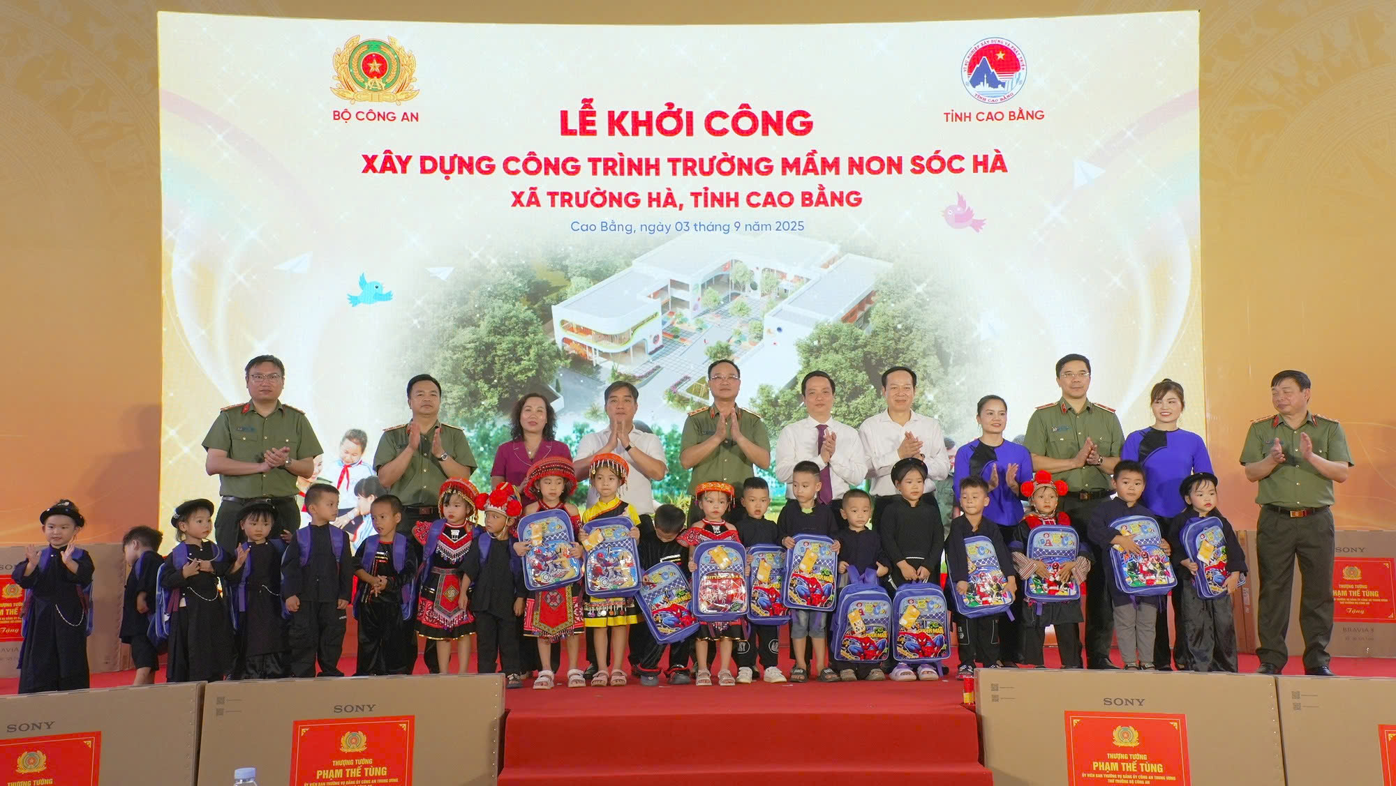 Đèo Cả thi công trường mầm non Bộ Công an trao tặng học sinh vùng "quê hương cách mạng"- Ảnh 7. Đèo Cả thi công trường mầm non Bộ Công an trao tặng học sinh vùng "quê hương cách mạng"- Ảnh 7.