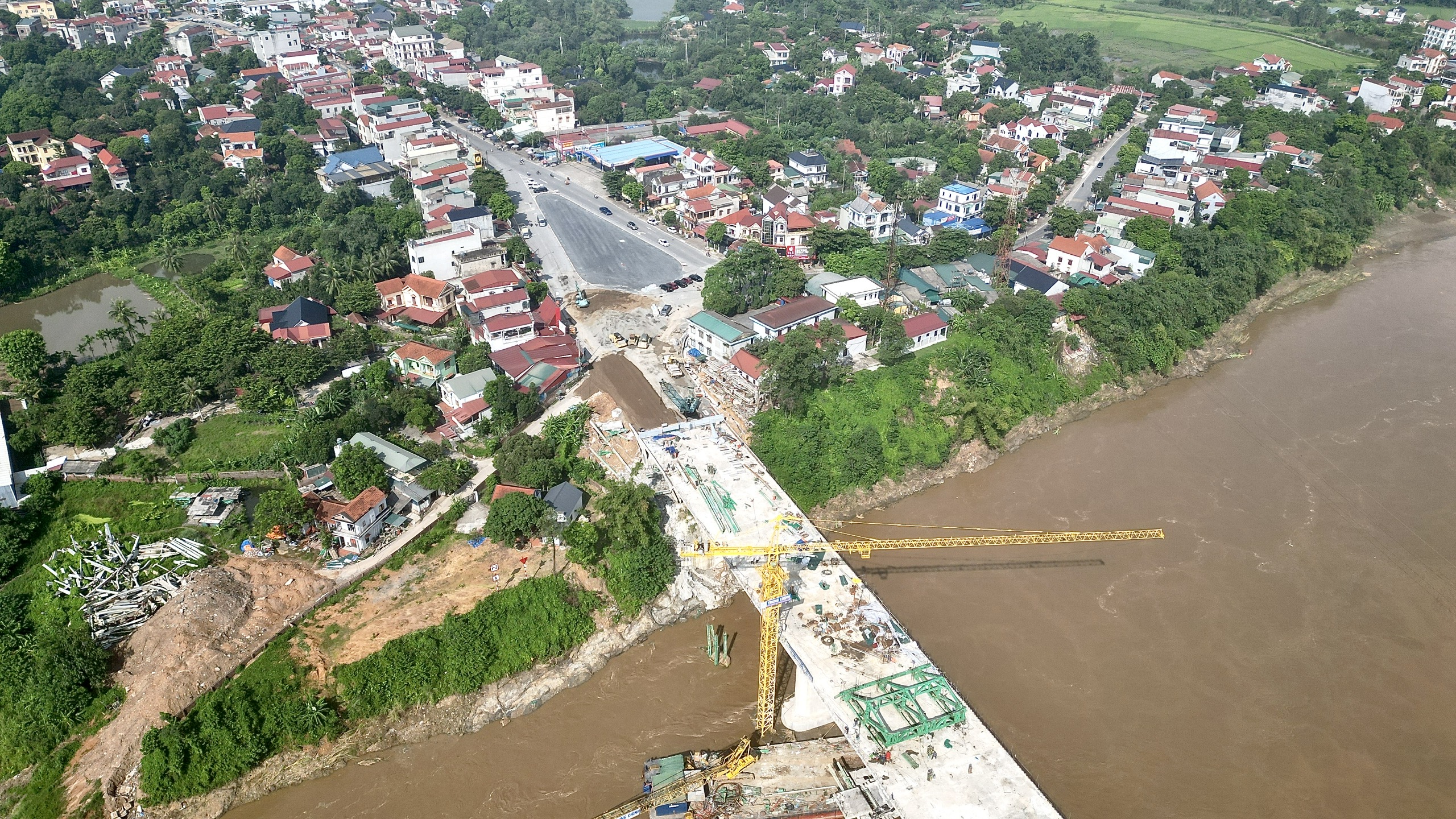 Khi nào cầu Phong Châu mới thông xe?- Ảnh 2. Khi nào cầu Phong Châu mới thông xe?- Ảnh 2.