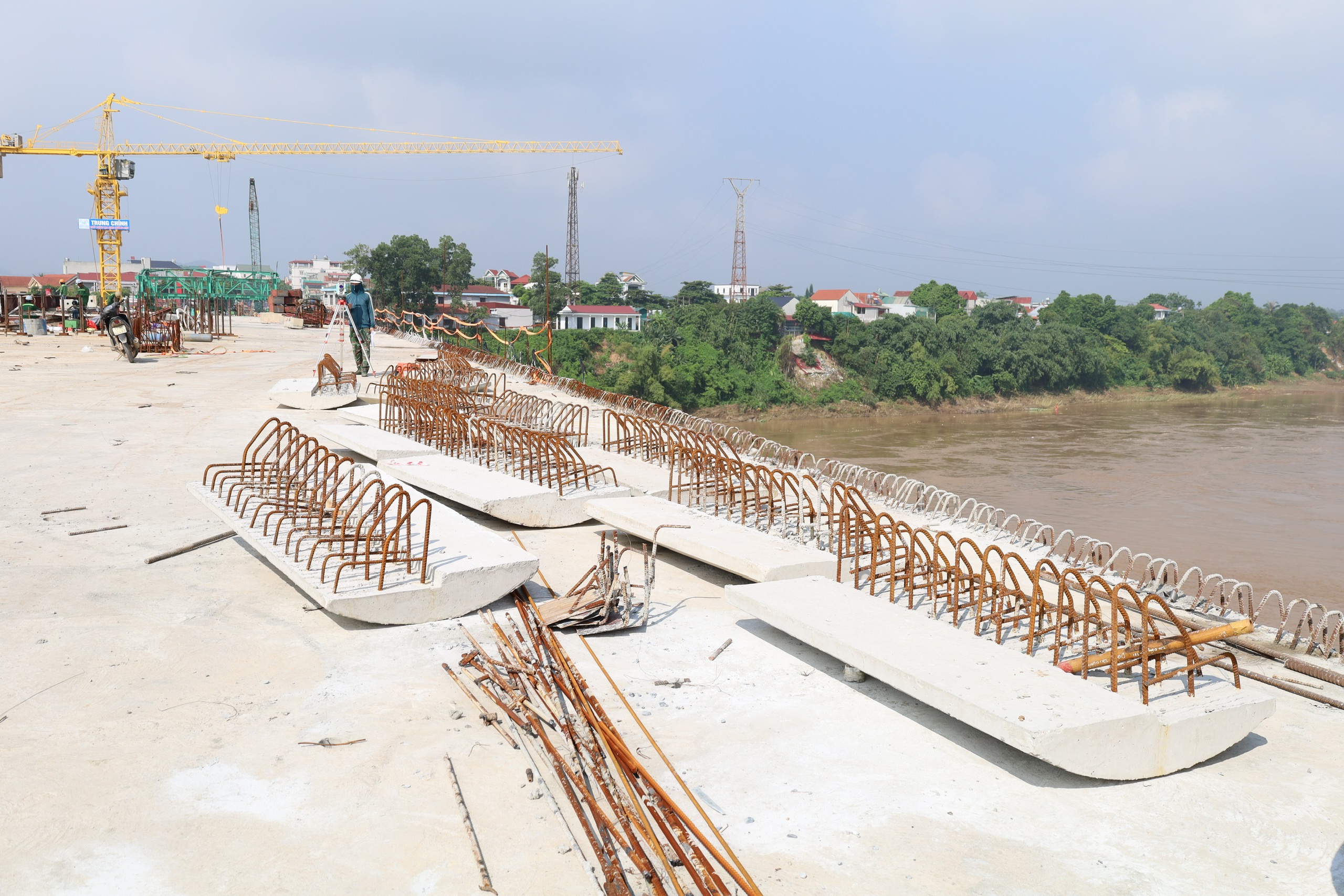 Khi nào cầu Phong Châu mới thông xe?- Ảnh 11. Khi nào cầu Phong Châu mới thông xe?- Ảnh 11.