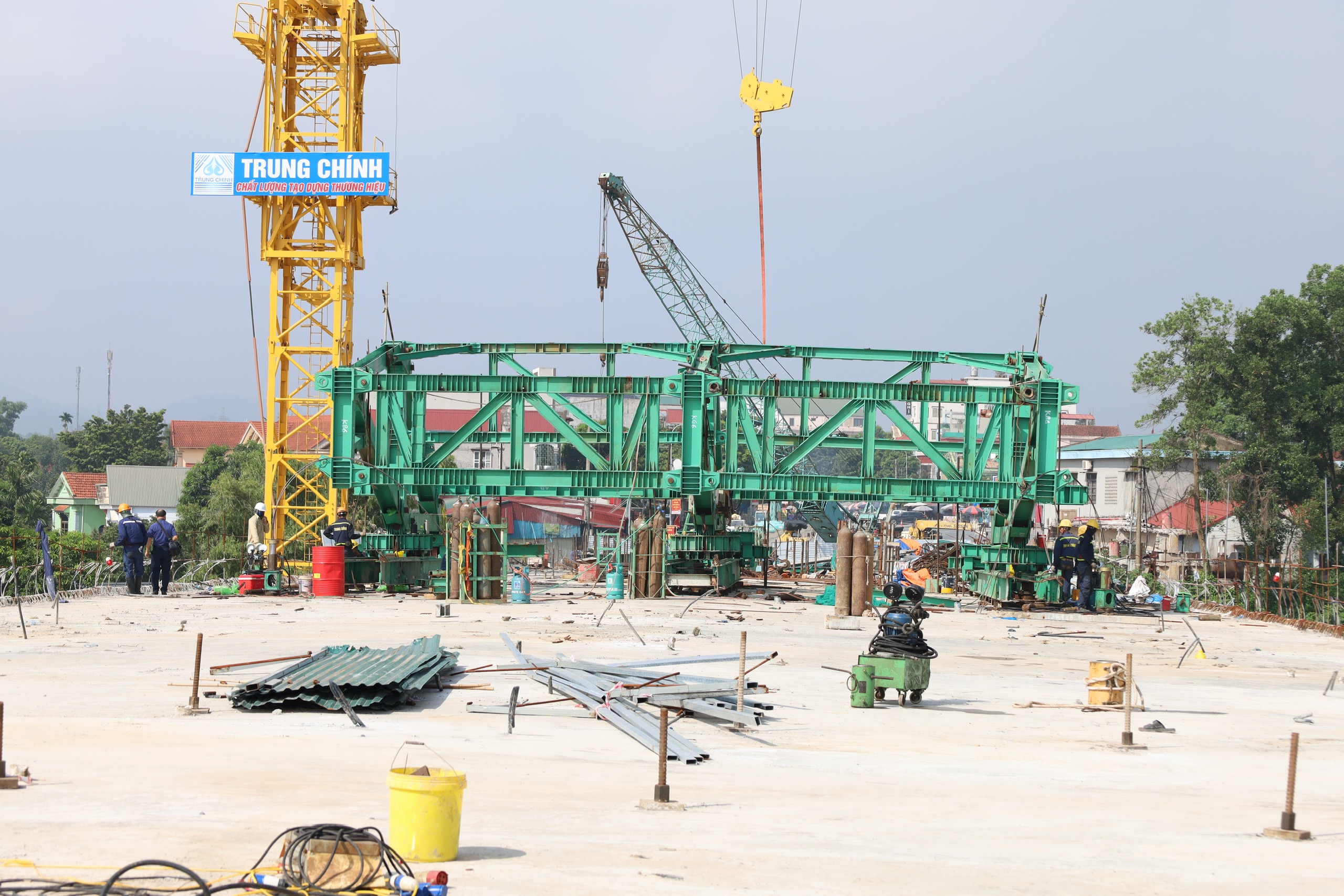 Khi nào cầu Phong Châu mới thông xe?- Ảnh 4. Khi nào cầu Phong Châu mới thông xe?- Ảnh 4.