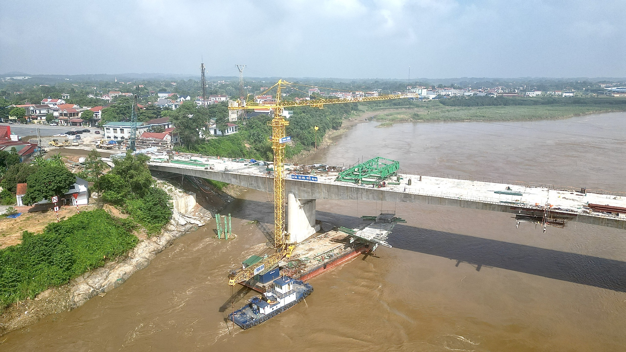 Khi nào cầu Phong Châu mới thông xe?- Ảnh 3. Khi nào cầu Phong Châu mới thông xe?- Ảnh 3.