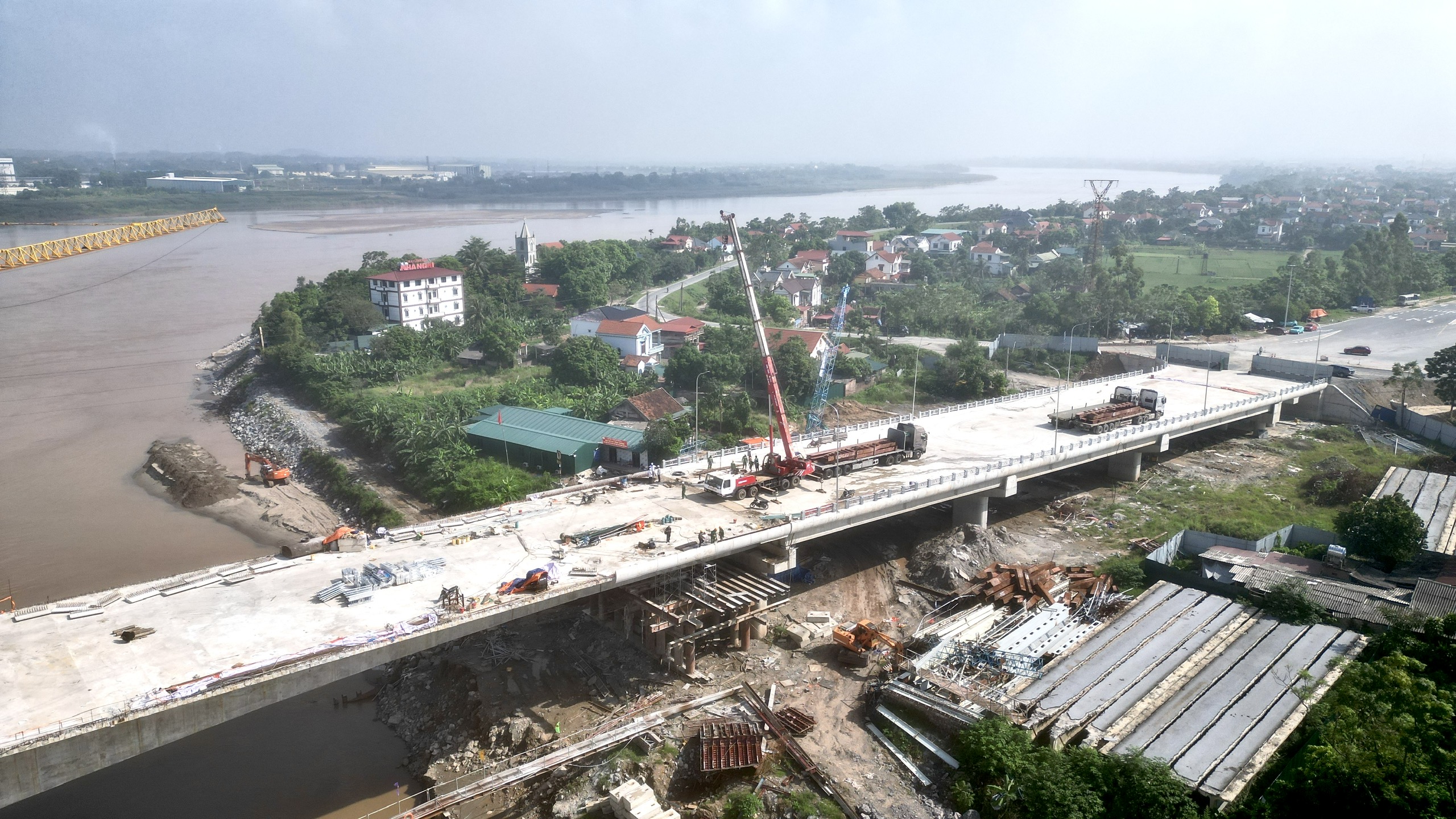 Khi nào cầu Phong Châu mới thông xe?- Ảnh 5. Khi nào cầu Phong Châu mới thông xe?- Ảnh 5.