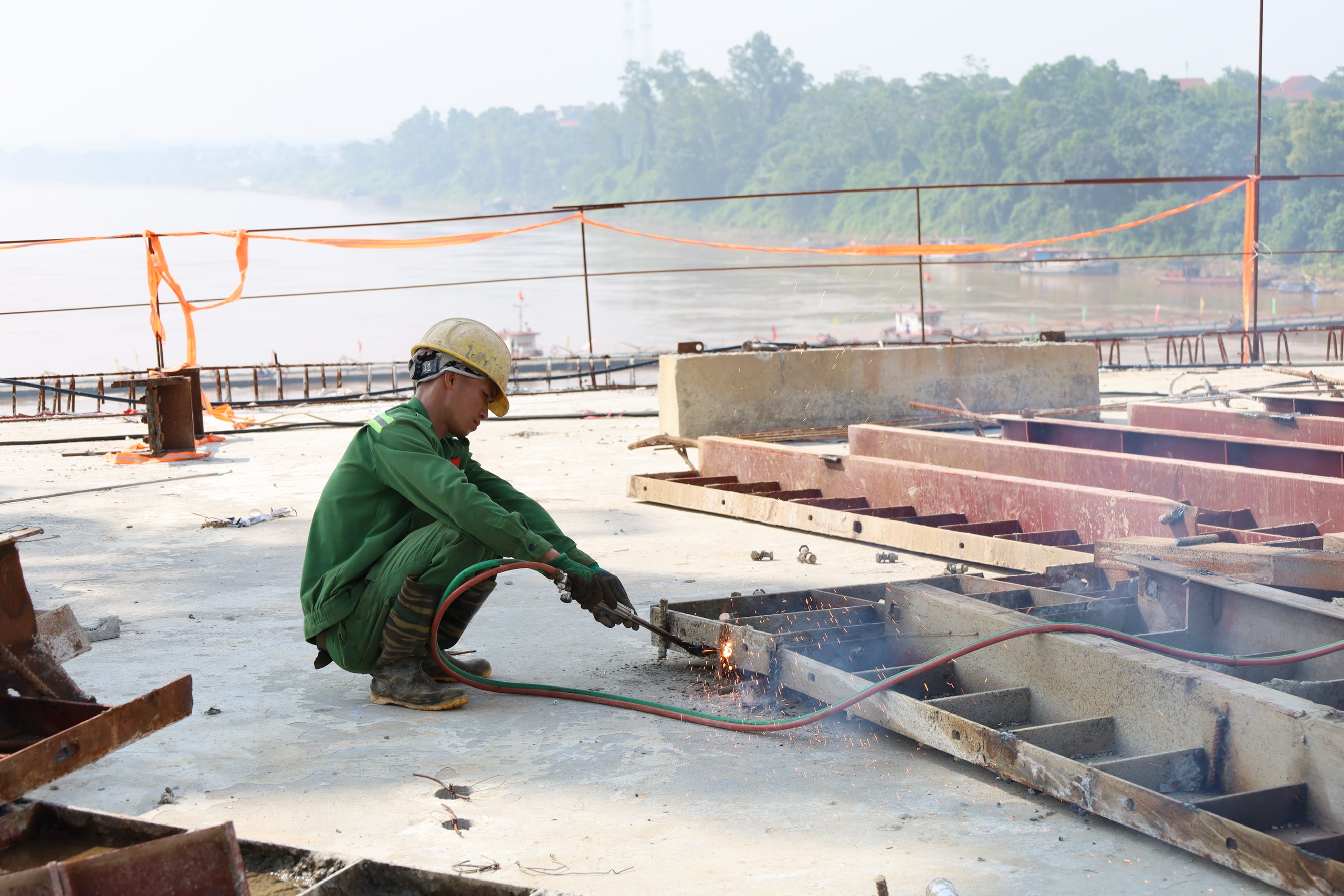 Khi nào cầu Phong Châu mới thông xe?- Ảnh 9. Khi nào cầu Phong Châu mới thông xe?- Ảnh 9.