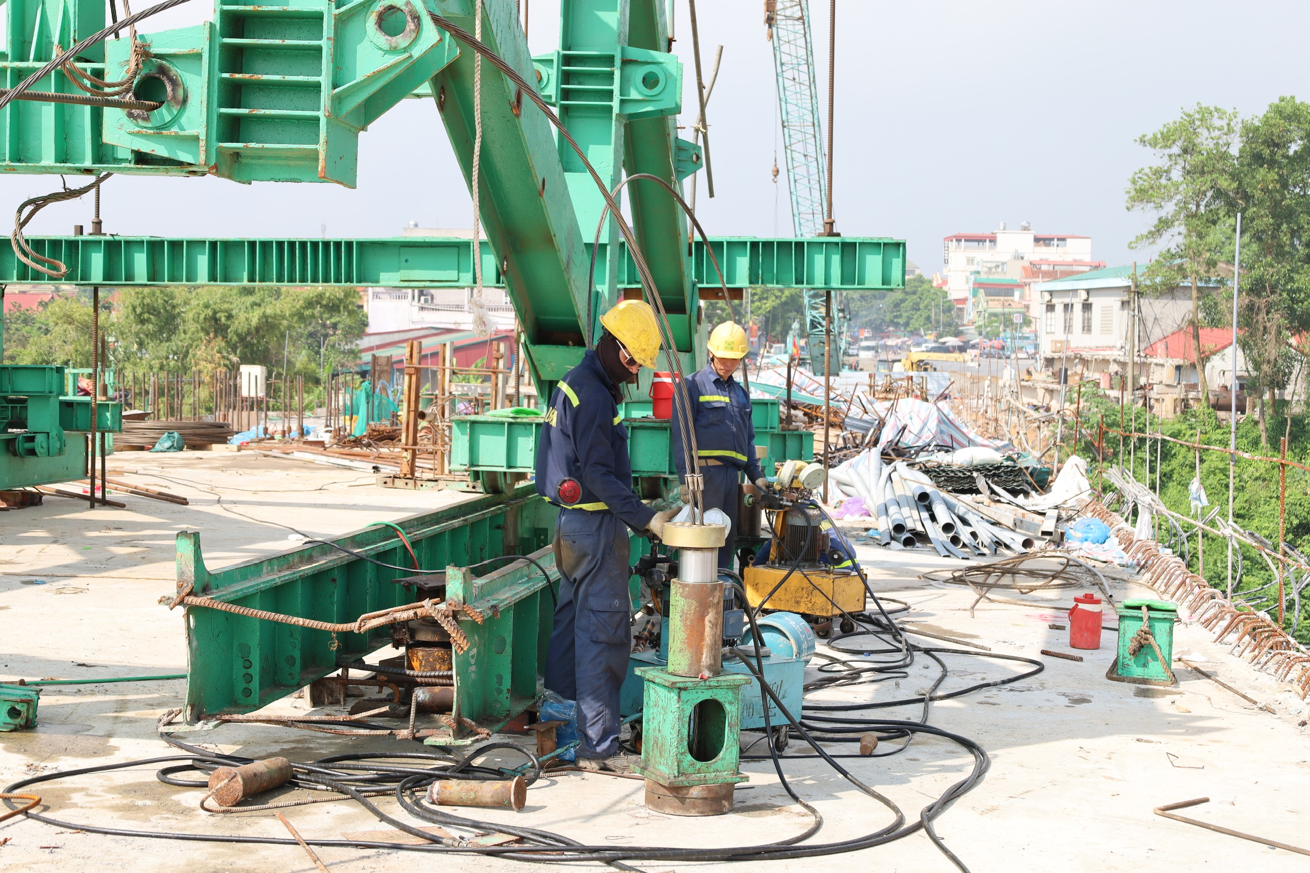 Khi nào cầu Phong Châu mới thông xe?- Ảnh 6. Khi nào cầu Phong Châu mới thông xe?- Ảnh 6.