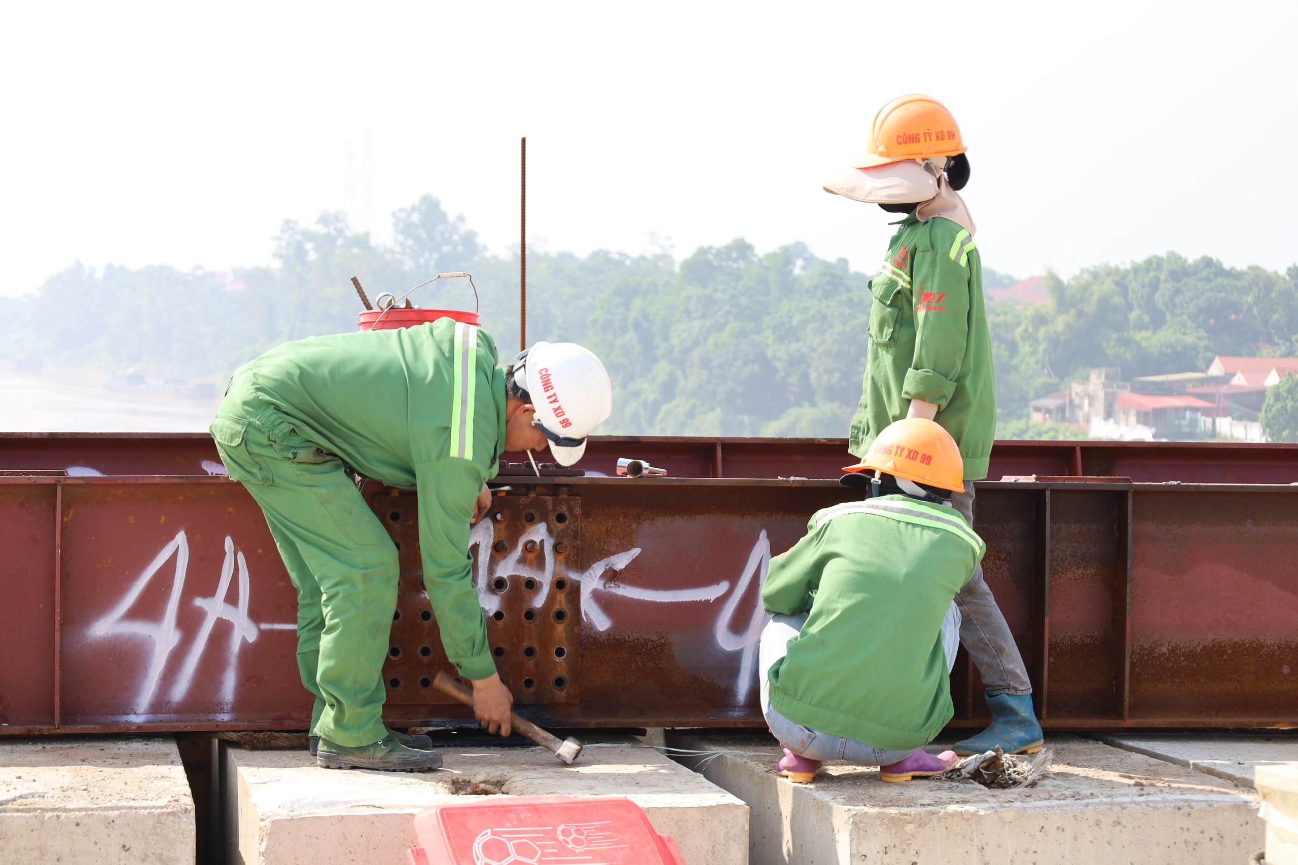 Khi nào cầu Phong Châu mới thông xe?- Ảnh 10. Khi nào cầu Phong Châu mới thông xe?- Ảnh 10.