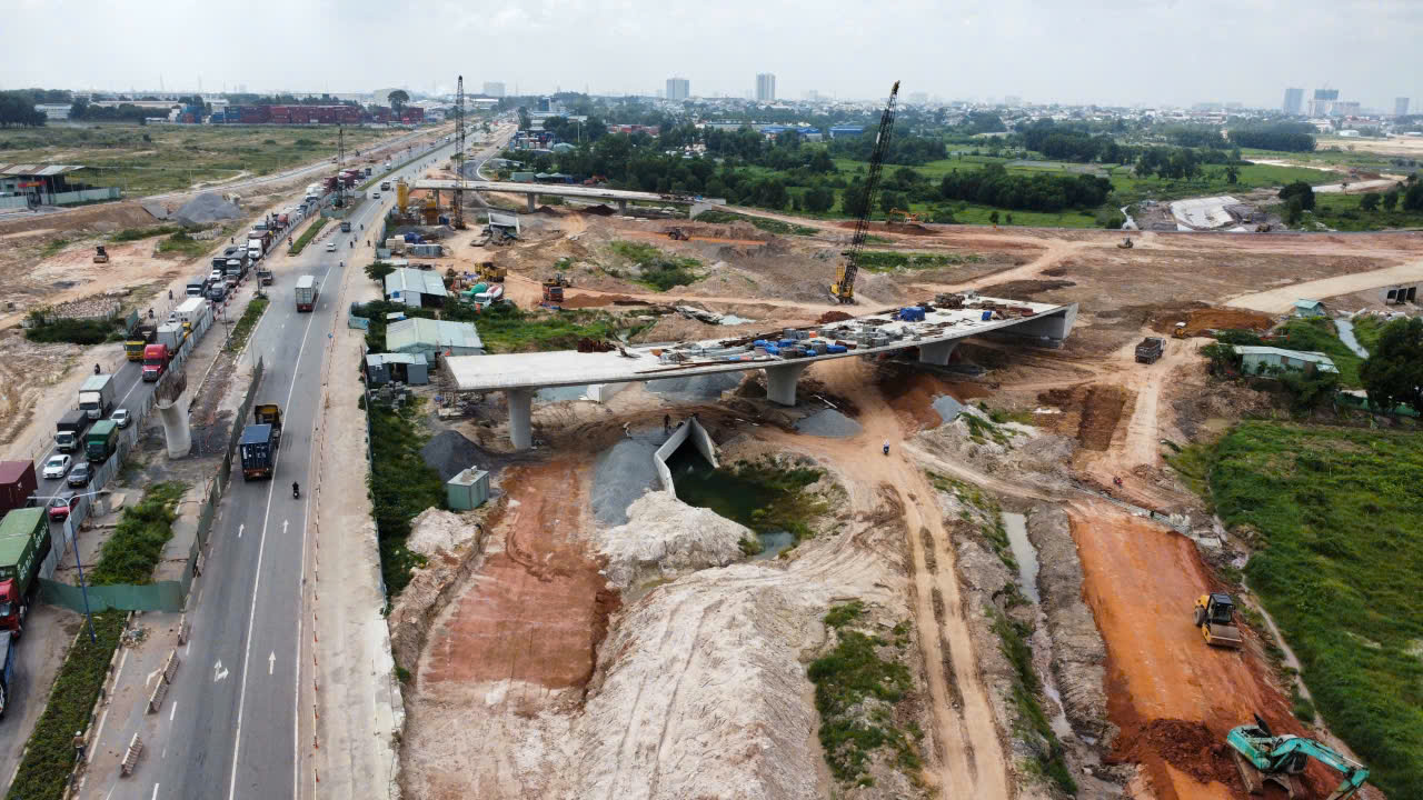 Dự án Vành đai 3 TP.HCM: Đẩy nhanh tiến độ, gỡ vướng mắc mặt bằng và vật liệu- Ảnh 3. Dự án Vành đai 3 TP.HCM: Đẩy nhanh tiến độ, gỡ vướng mắc mặt bằng và vật liệu- Ảnh 3.