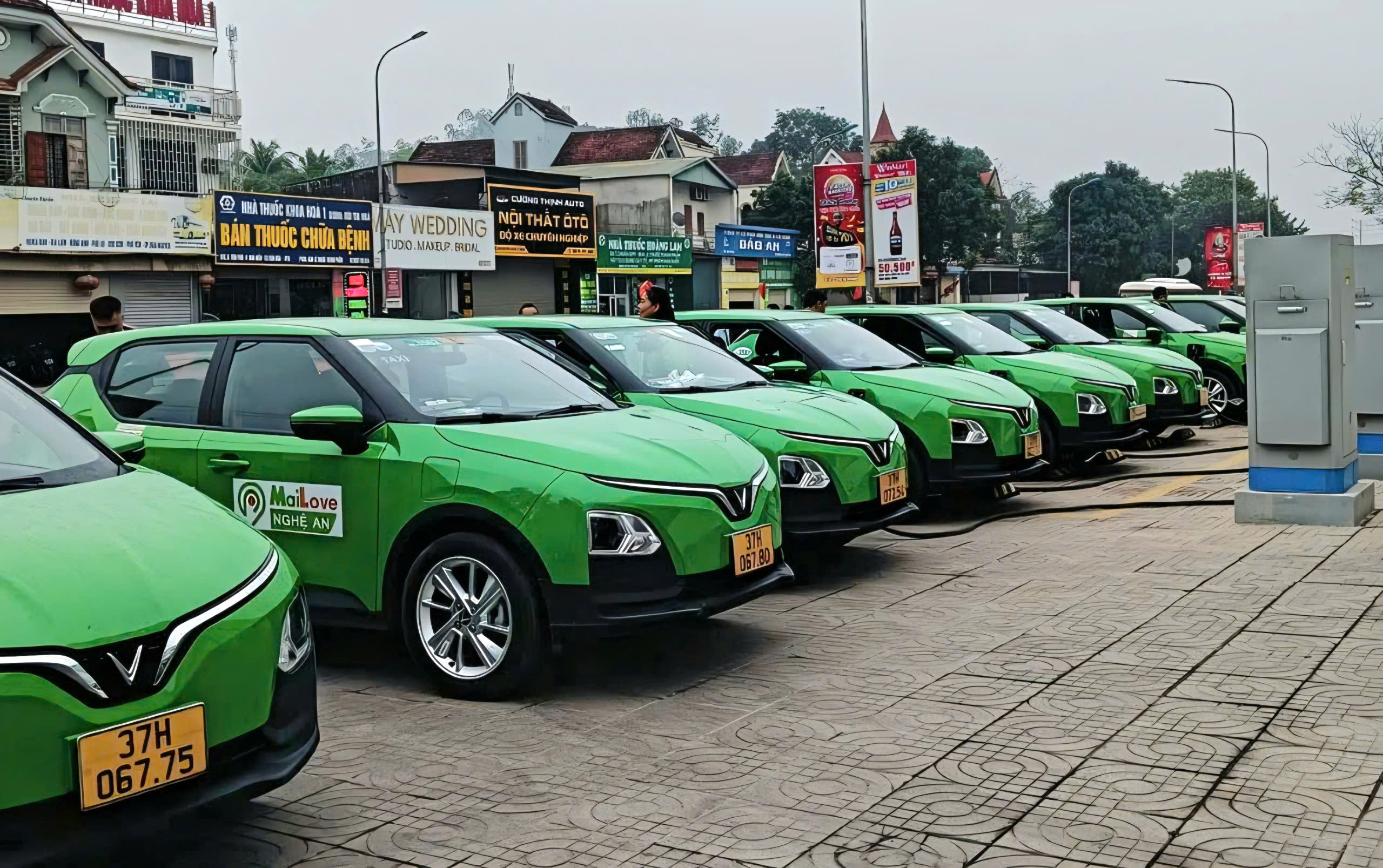 Nghệ An phát triển giao thông xanh đô thị: Hơn 400 taxi điện đã lăn bánh- Ảnh 1. Nghệ An phát triển giao thông xanh đô thị: Hơn 400 taxi điện đã lăn bánh- Ảnh 1.
