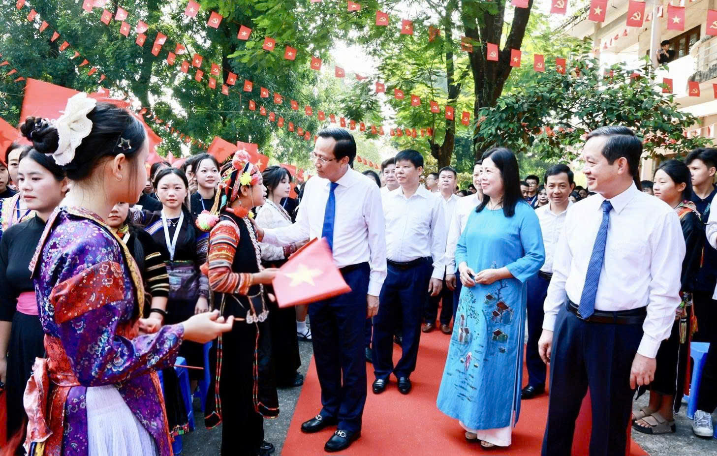 Học sinh toàn quốc hân hoan niềm vui ngày tựu trường- Ảnh 4.