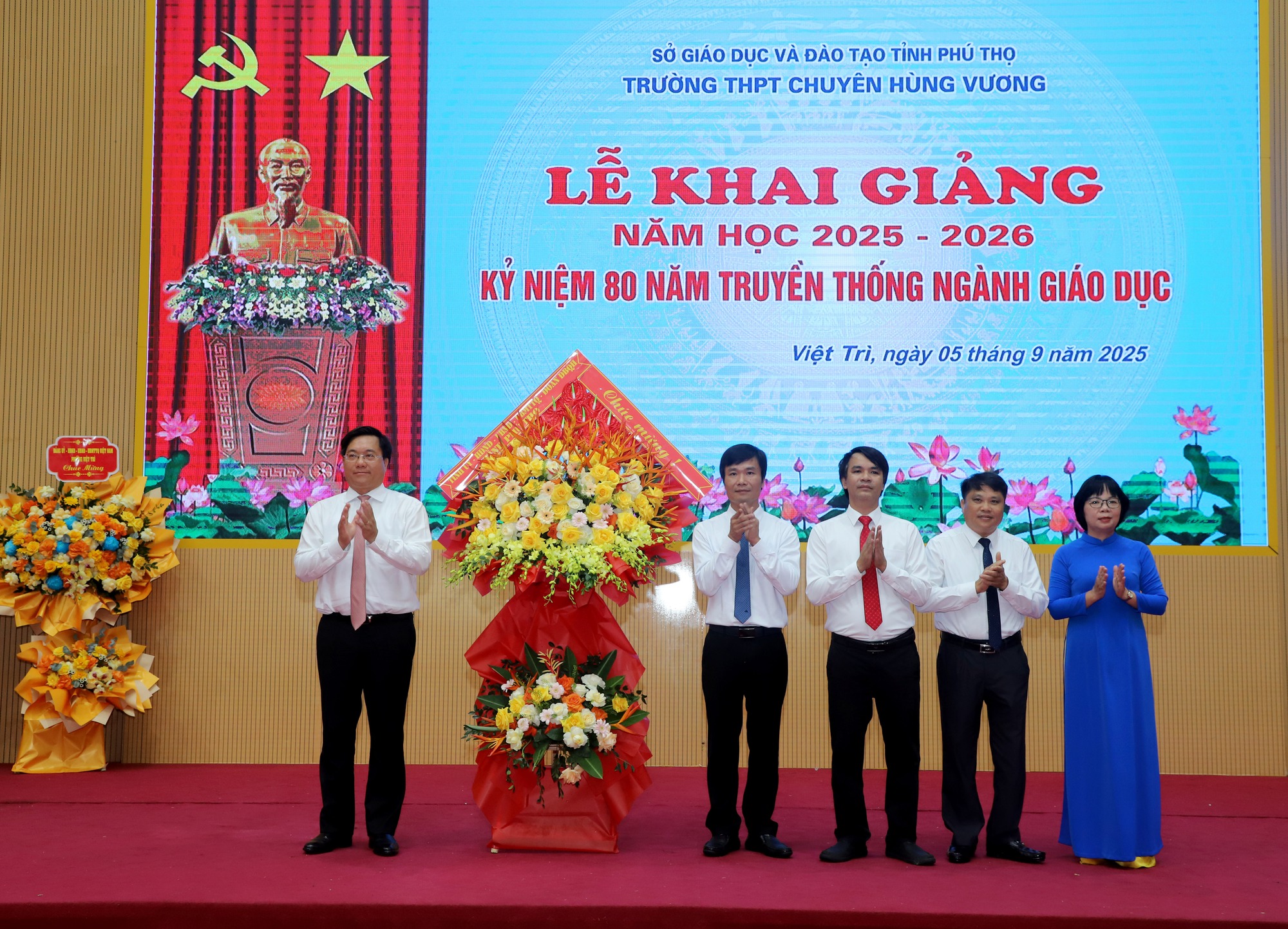 Học sinh toàn quốc hân hoan niềm vui ngày tựu trường- Ảnh 3.