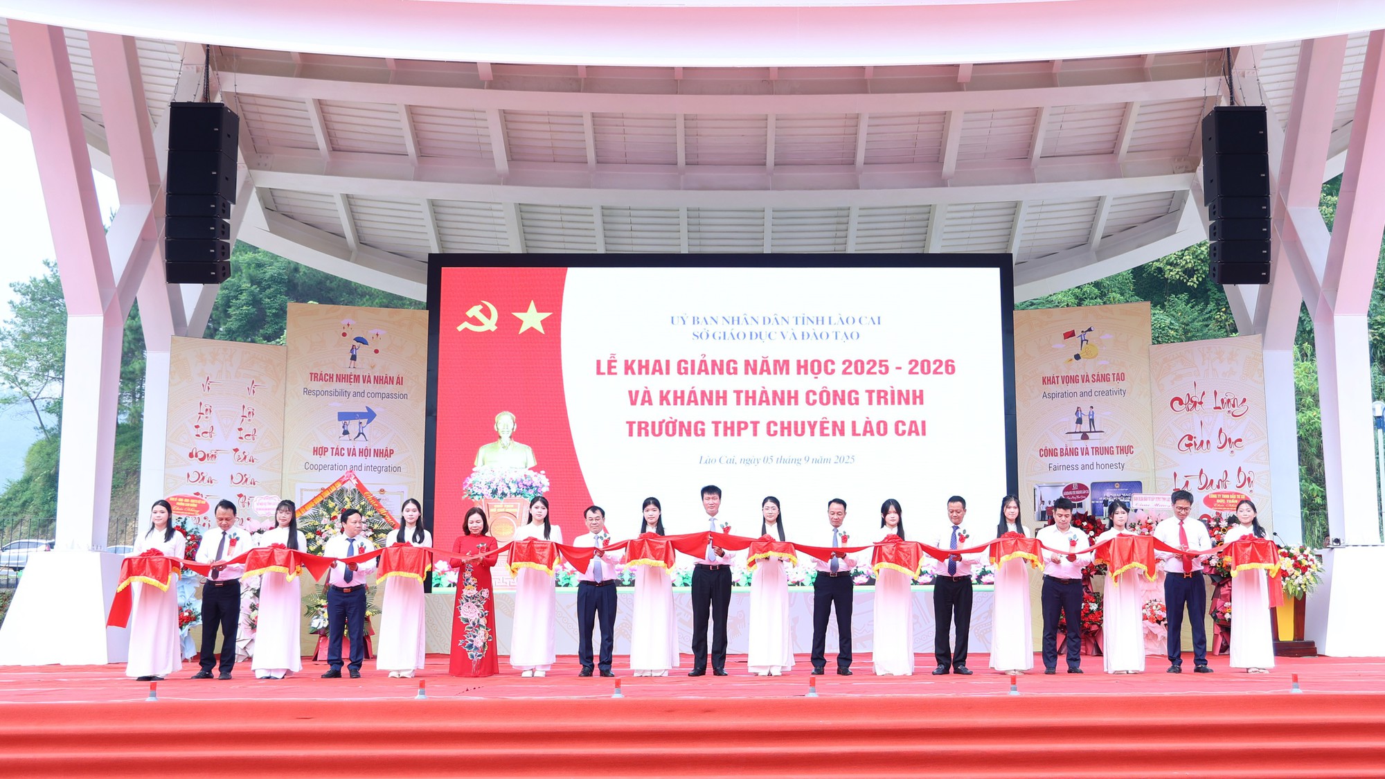 Khánh thành Trường THPT chuyên Lào Cai mới gần 400 tỷ đồng đúng dịp khai giảng - Ảnh 3. Khánh thành Trường THPT chuyên Lào Cai mới gần 400 tỷ đồng đúng dịp khai giảng - Ảnh 3.