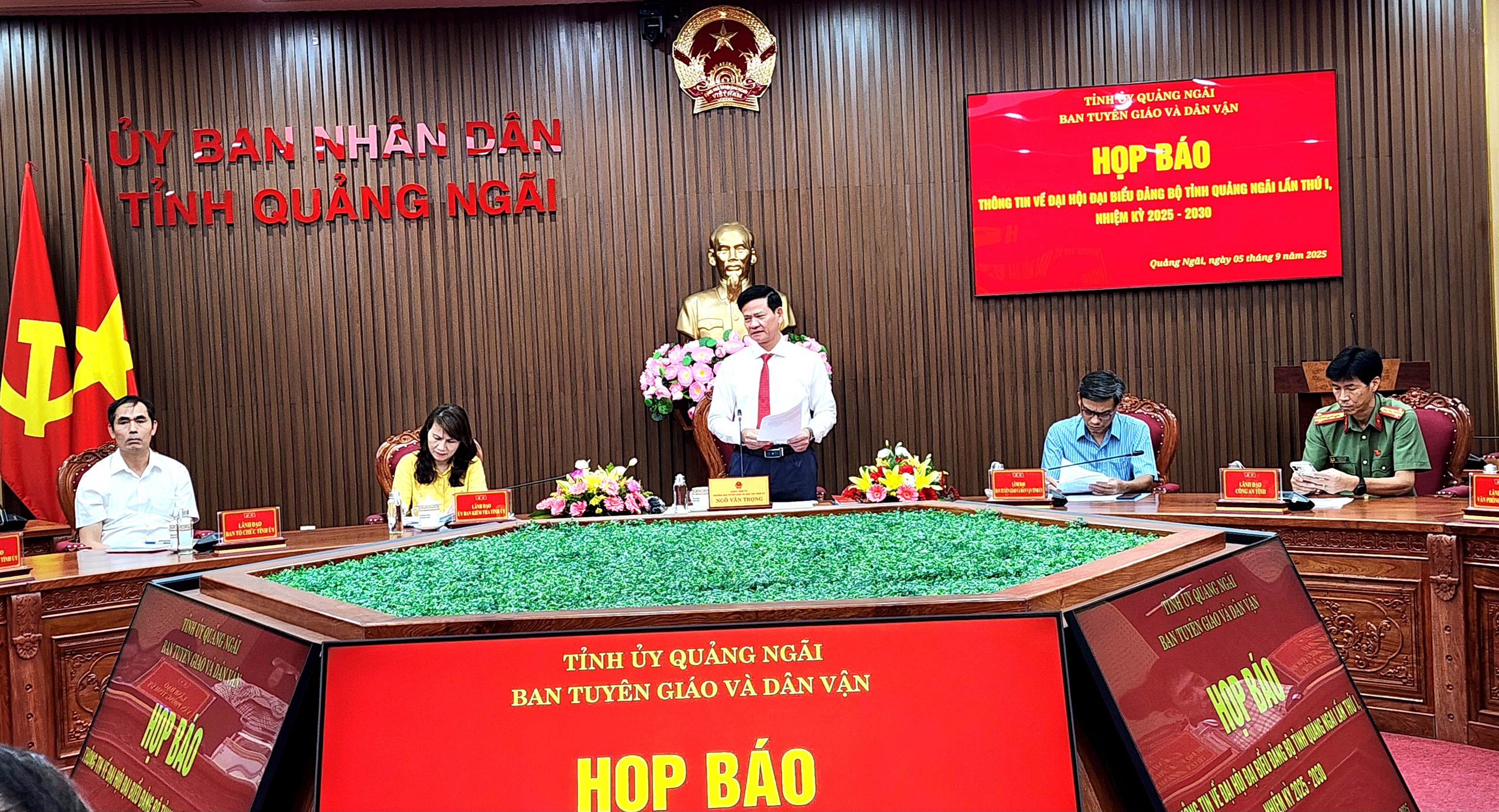 450 đại biểu đại diện gần 93.000 đảng viên sẽ dự Đại hội Đảng bộ tỉnh Quảng Ngãi- Ảnh 1.