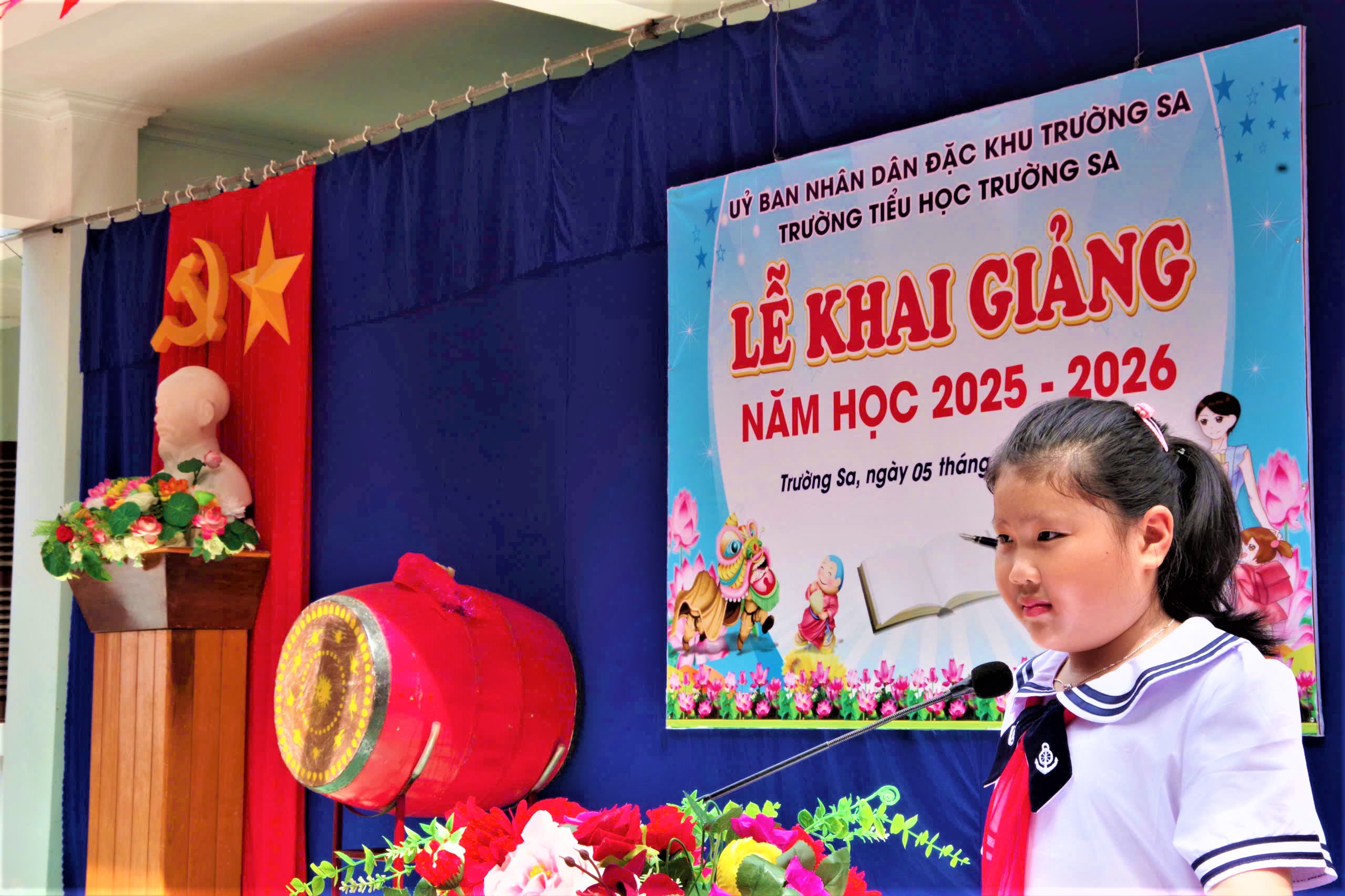 Rộn ràng, vui tươi lễ khai giảng năm học mới trên quần đảo Trường Sa- Ảnh 3.
