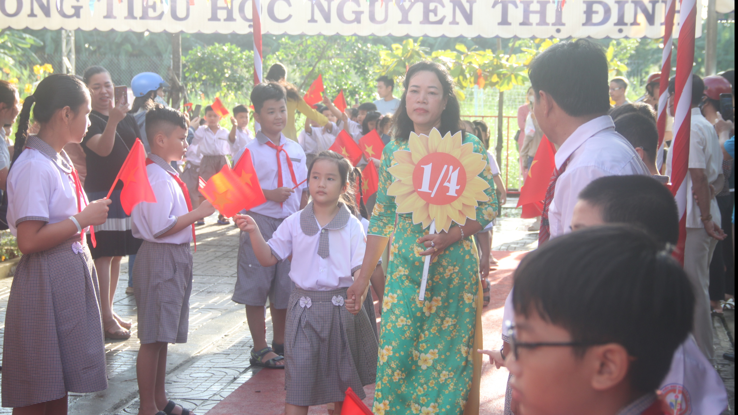 Rộn ràng lễ khai giảng ở vùng đất cực Nam của Tổ quốc- Ảnh 2. Rộn ràng lễ khai giảng ở vùng đất cực Nam của Tổ quốc- Ảnh 2.