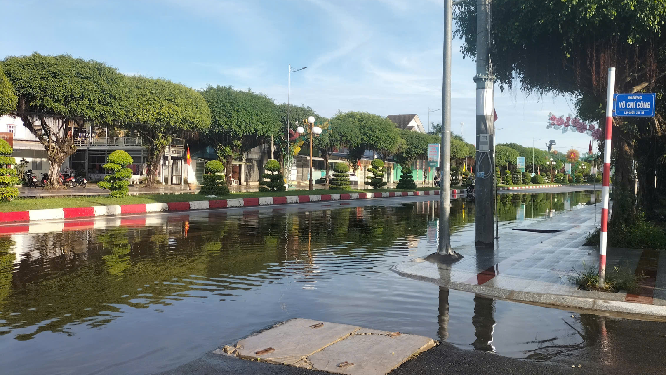 Cà Mau: Mưa lớn gây ngập ở Bạc Liêu ngày khai giảng- Ảnh 2.