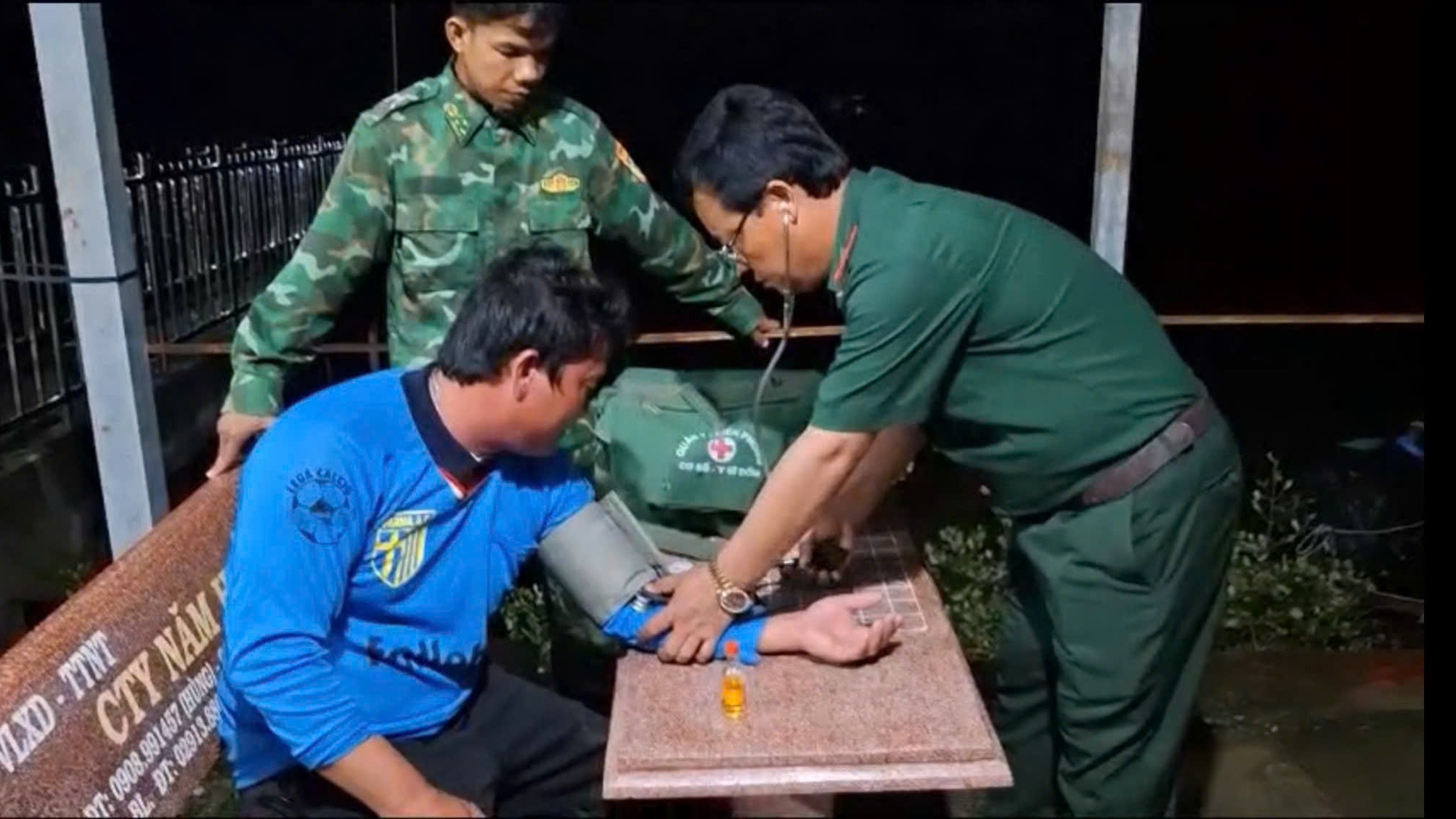 Kịp thời ứng cứu 4 thuyền viên gặp nạn trên biển Cà Mau- Ảnh 1. Kịp thời ứng cứu 4 thuyền viên gặp nạn trên biển Cà Mau- Ảnh 1.