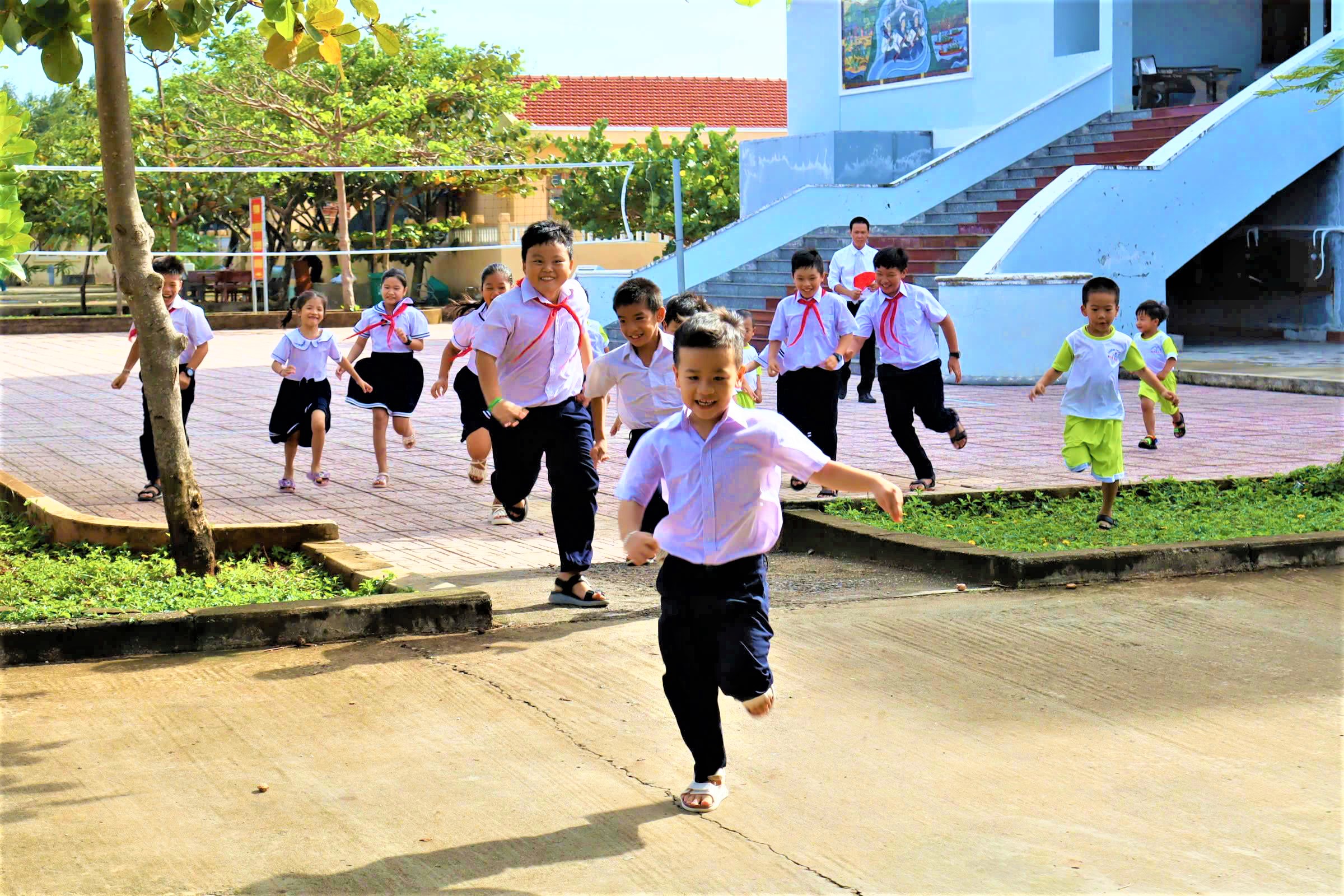 Rộn ràng, vui tươi lễ khai giảng năm học mới trên quần đảo Trường Sa- Ảnh 12.