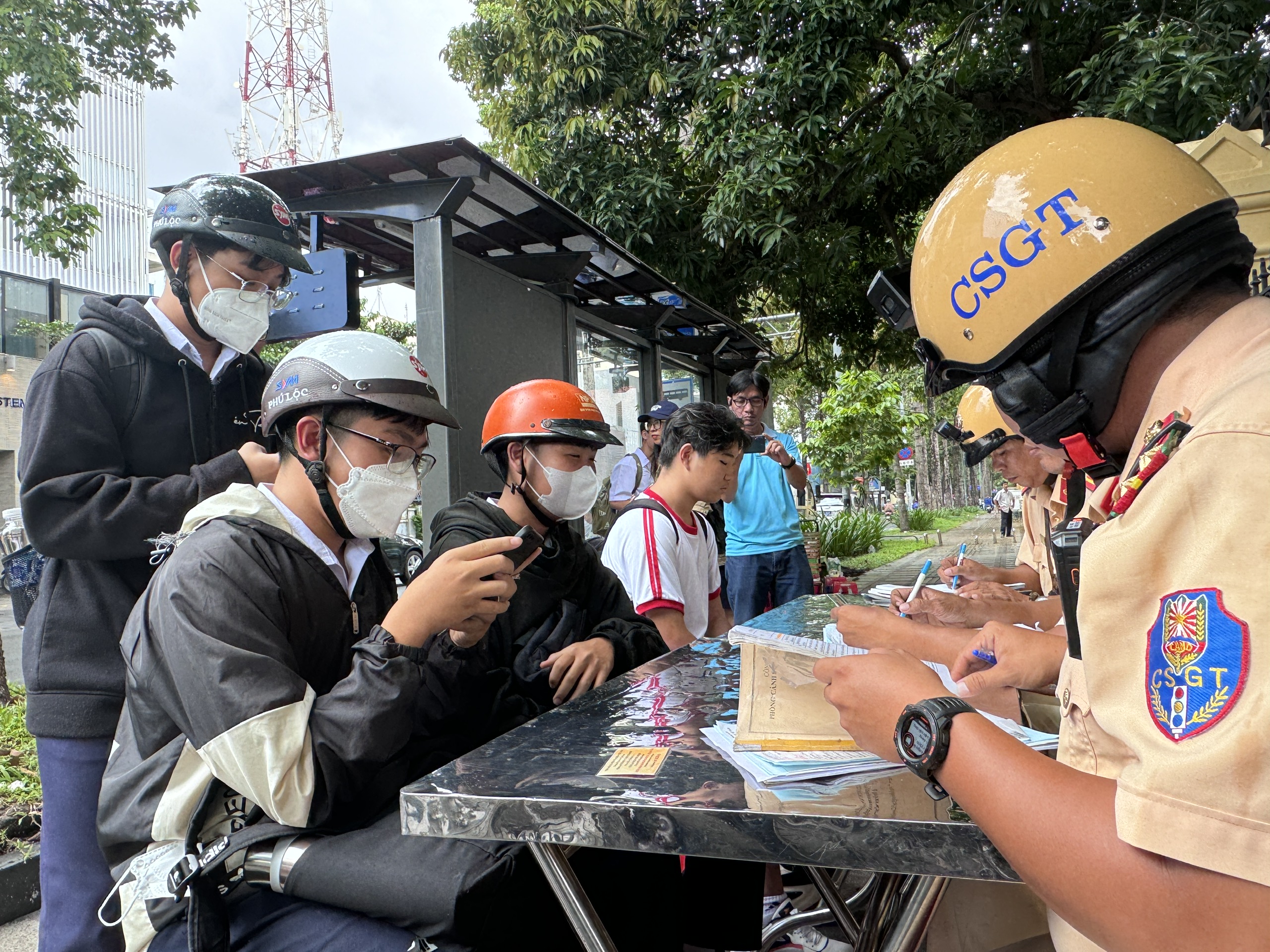 TP.HCM: Nhiều trường học đón Huân chương Lao động trong lễ khai giảng năm học mới- Ảnh 6.
